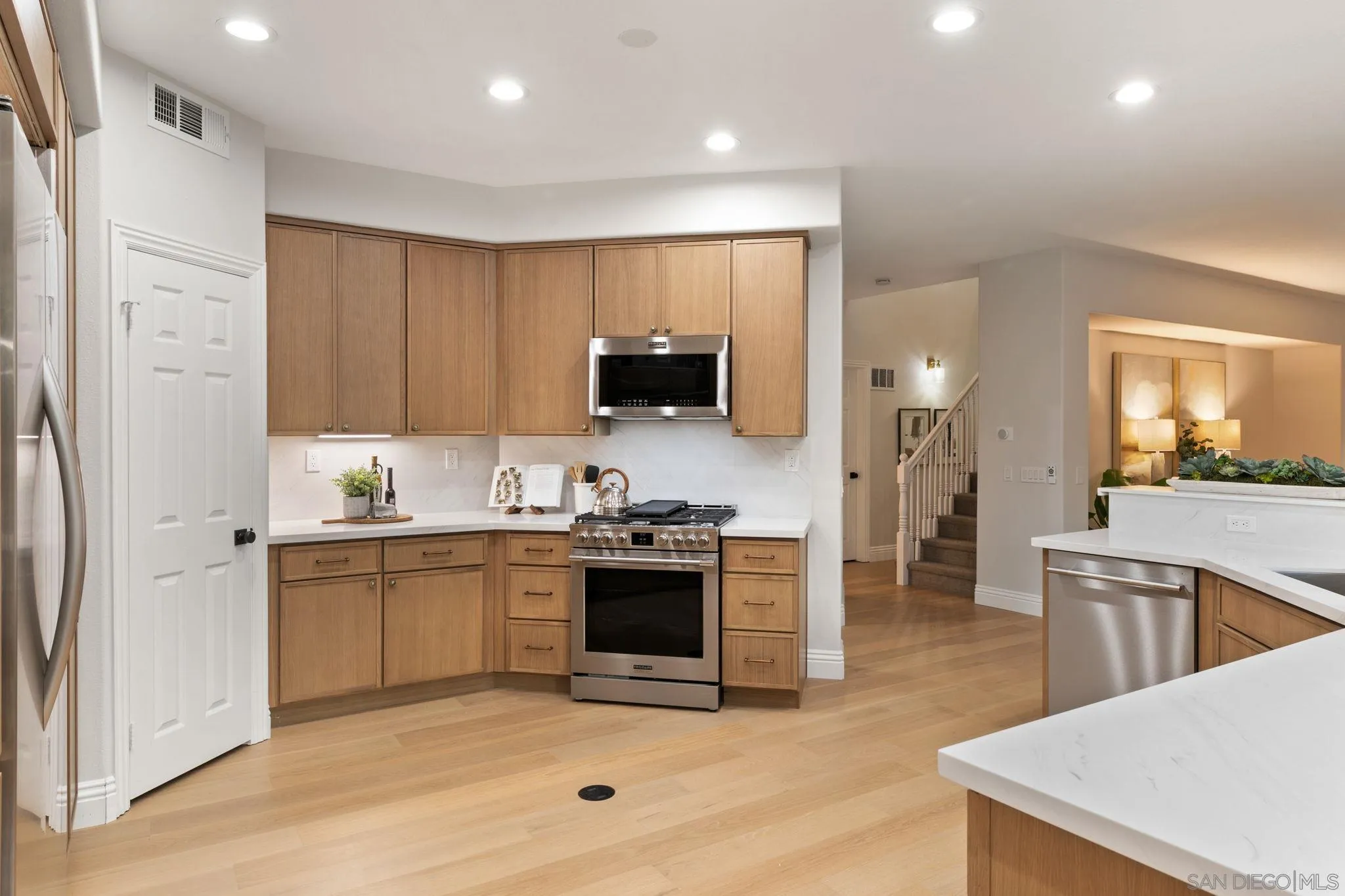 https://cdn.realtyfeed.com/cdn/127/260010977/d11c4276094f29134a6989430195dda9.webp