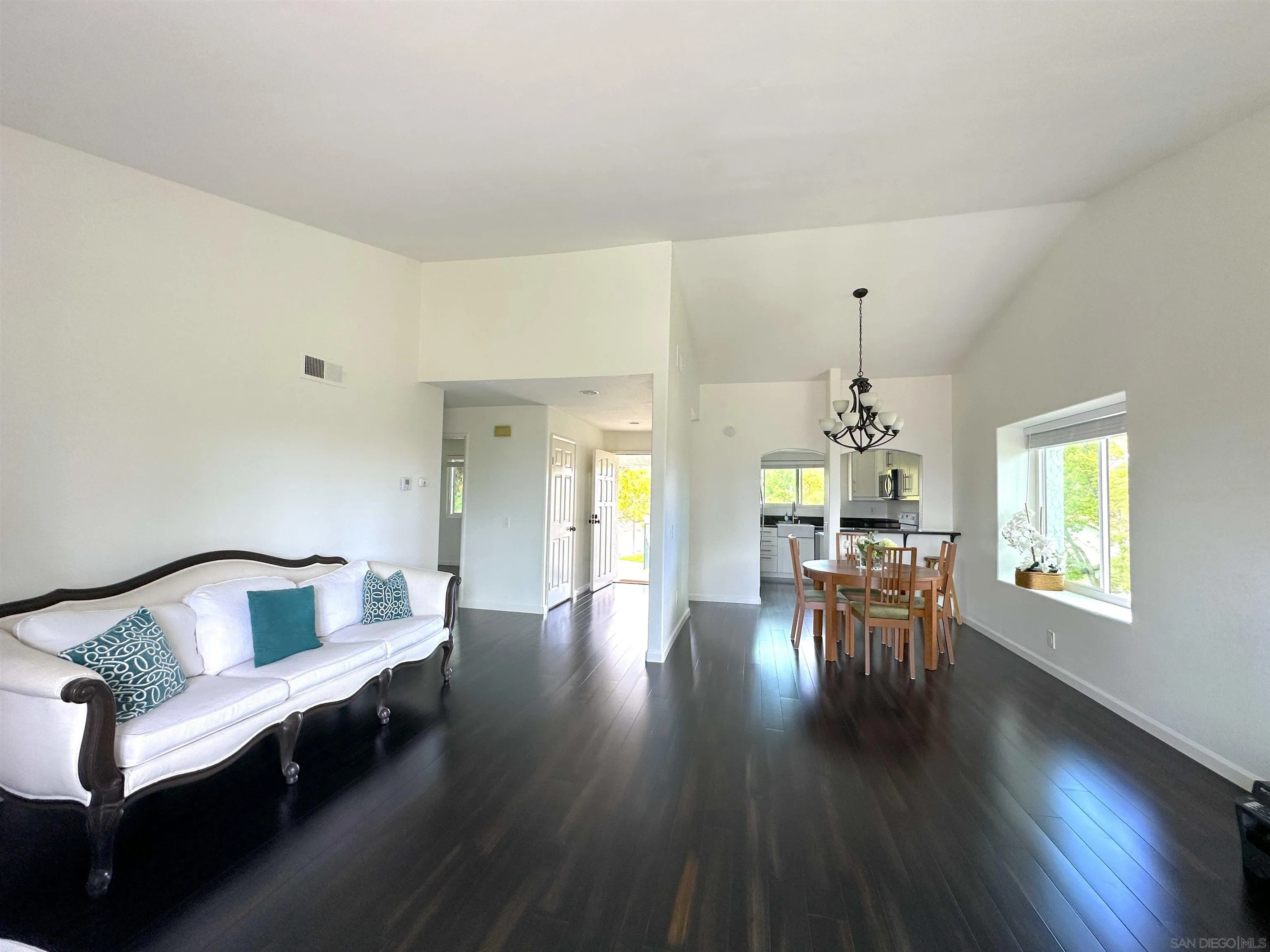 Photo #2: 260010979 Listing: Photo #2