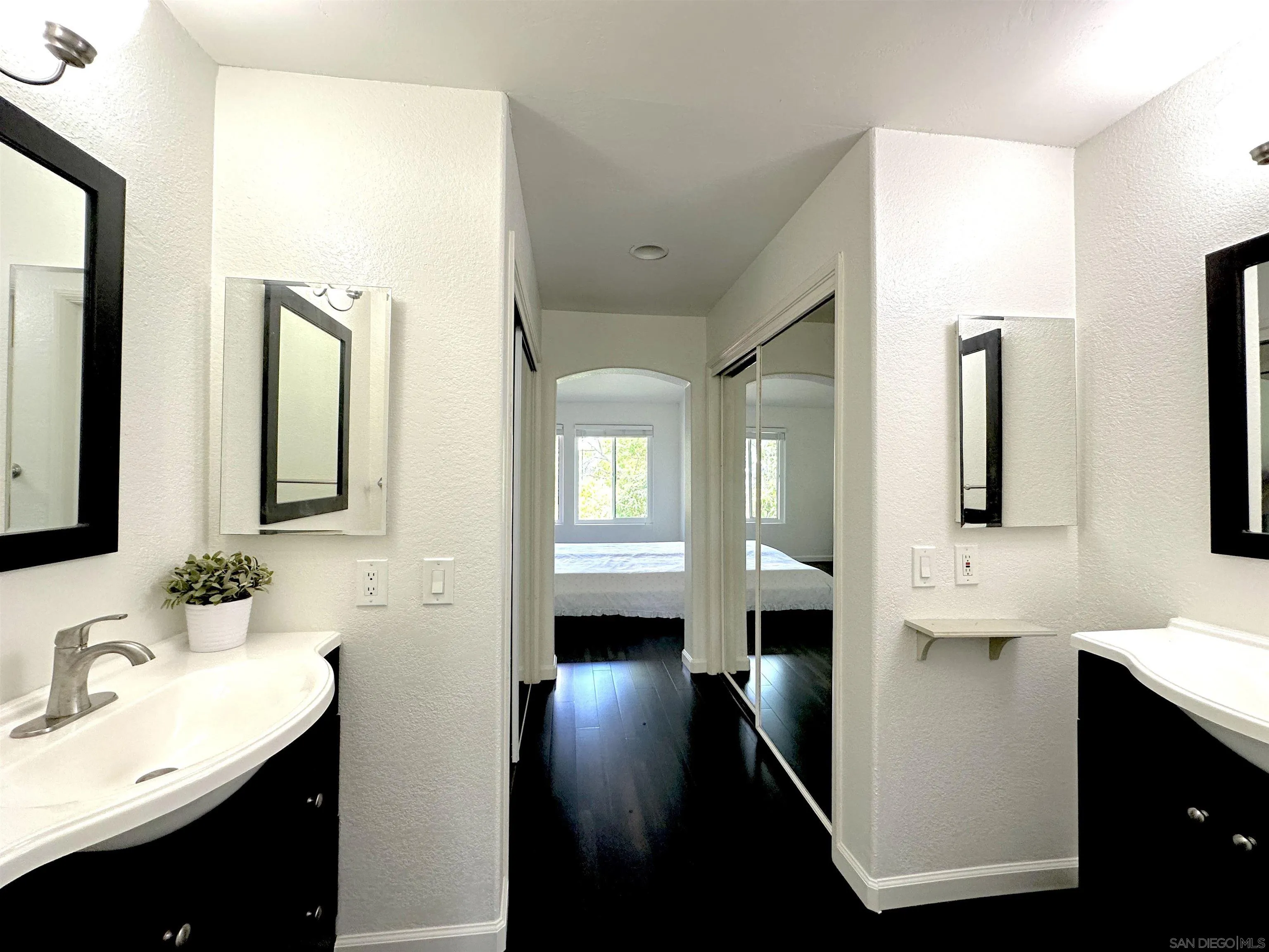 Photo #14: 260010979 Listing: Photo #14