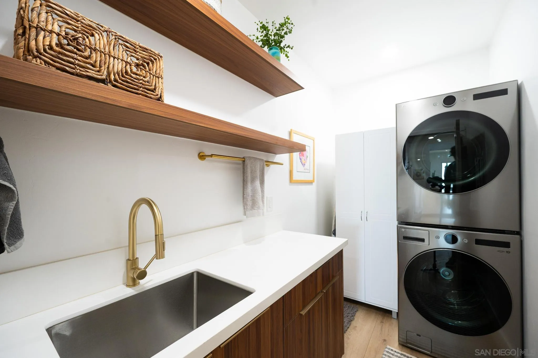 https://cdn.realtyfeed.com/cdn/127/260010980/1ade215e20806230a57a34ab40760f20.webp
