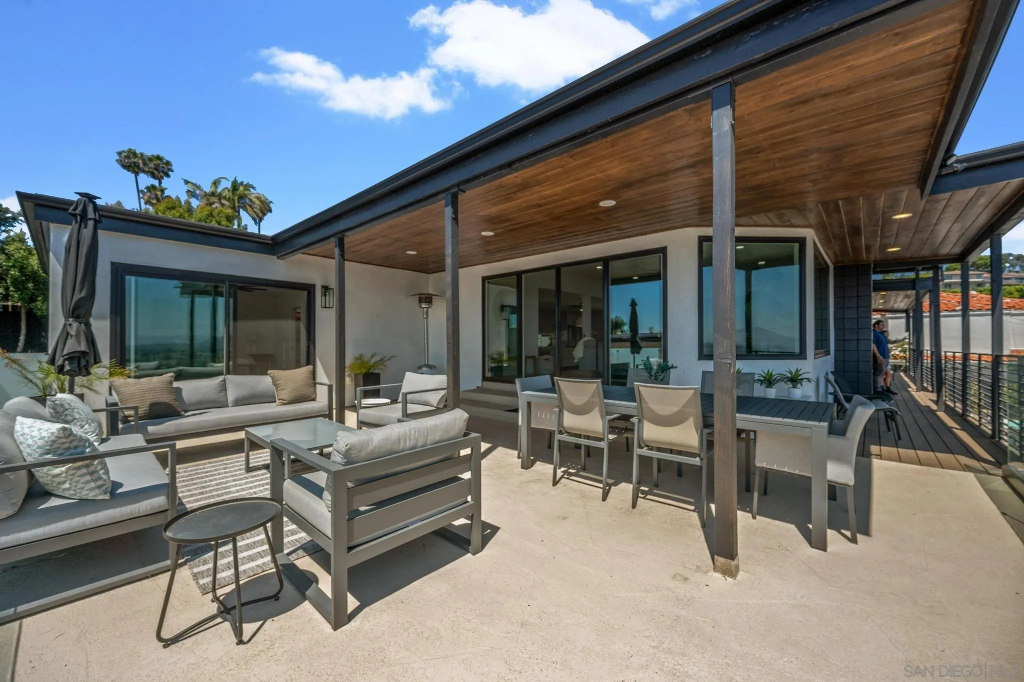 https://cdn.realtyfeed.com/cdn/127/260010980/1bc31f3b05405616eb8f7be236810d49.webp