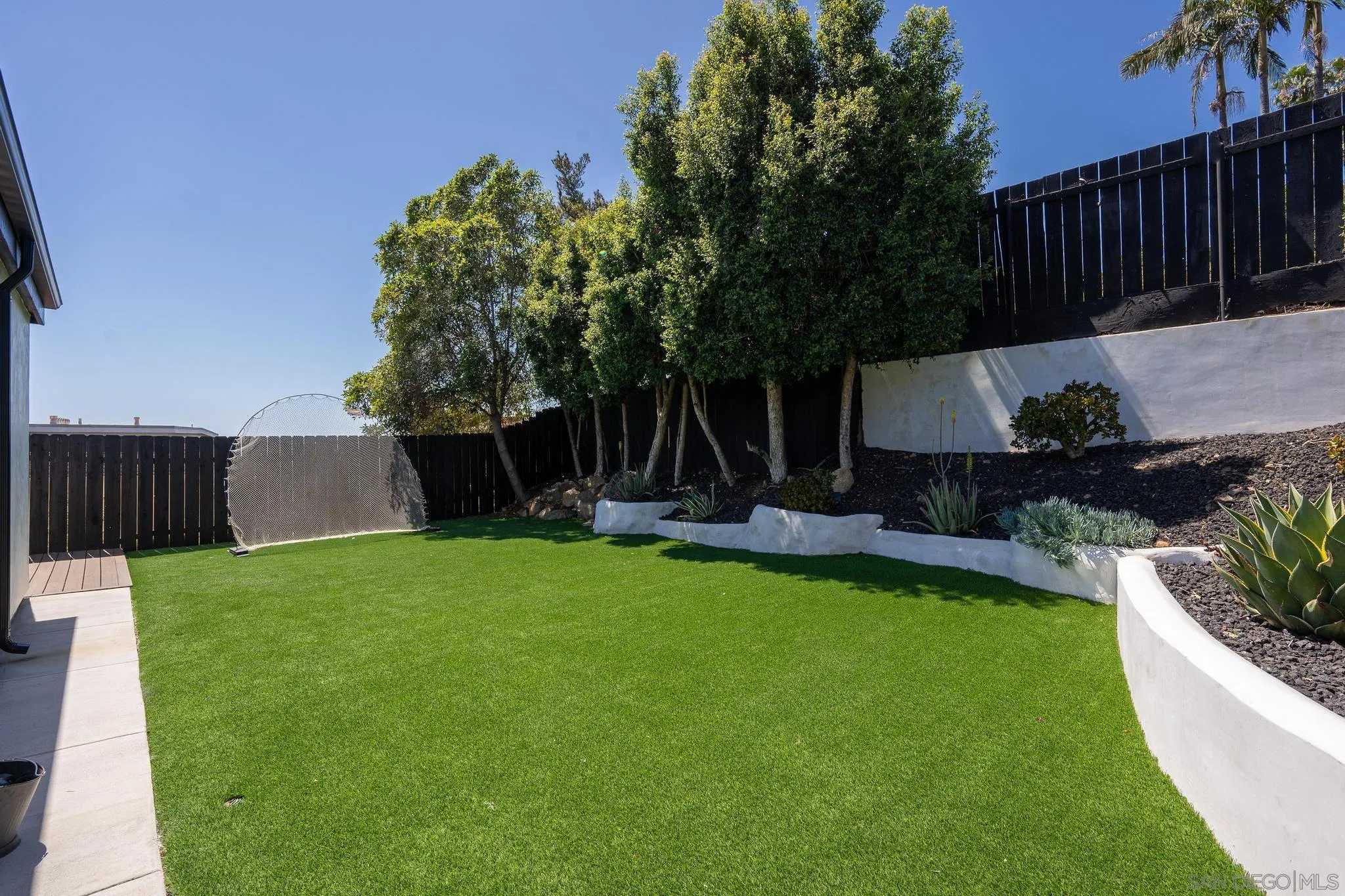 https://cdn.realtyfeed.com/cdn/127/260010980/3ec54999eeaadc4bf429154199db7984.webp