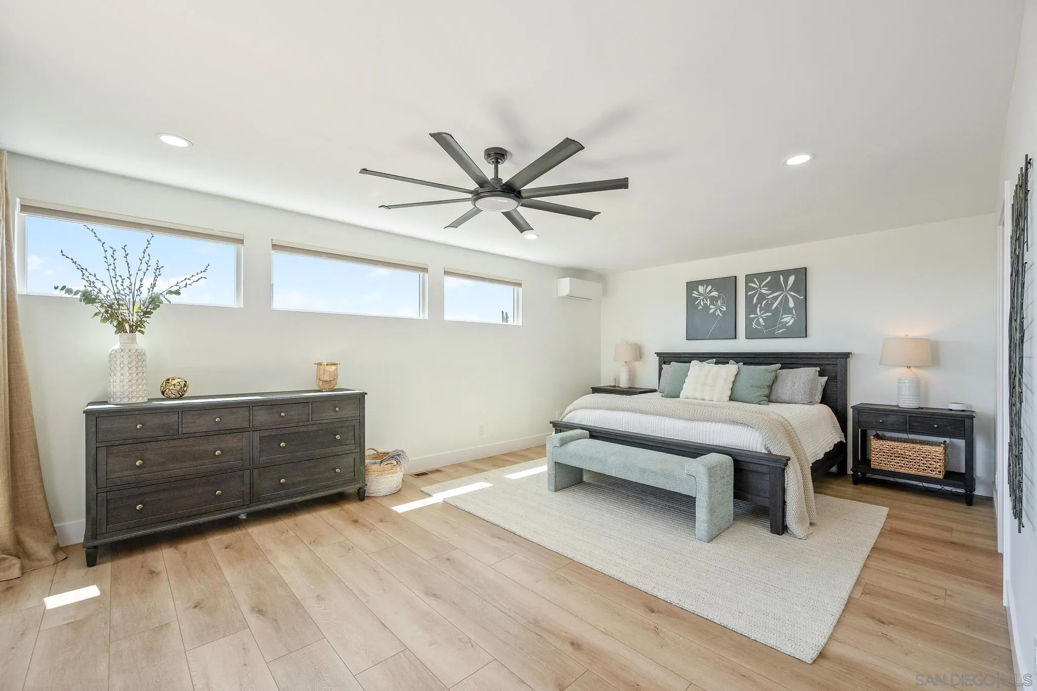 https://cdn.realtyfeed.com/cdn/127/260010980/74fee88372bbc542d37453180b97cc06.webp