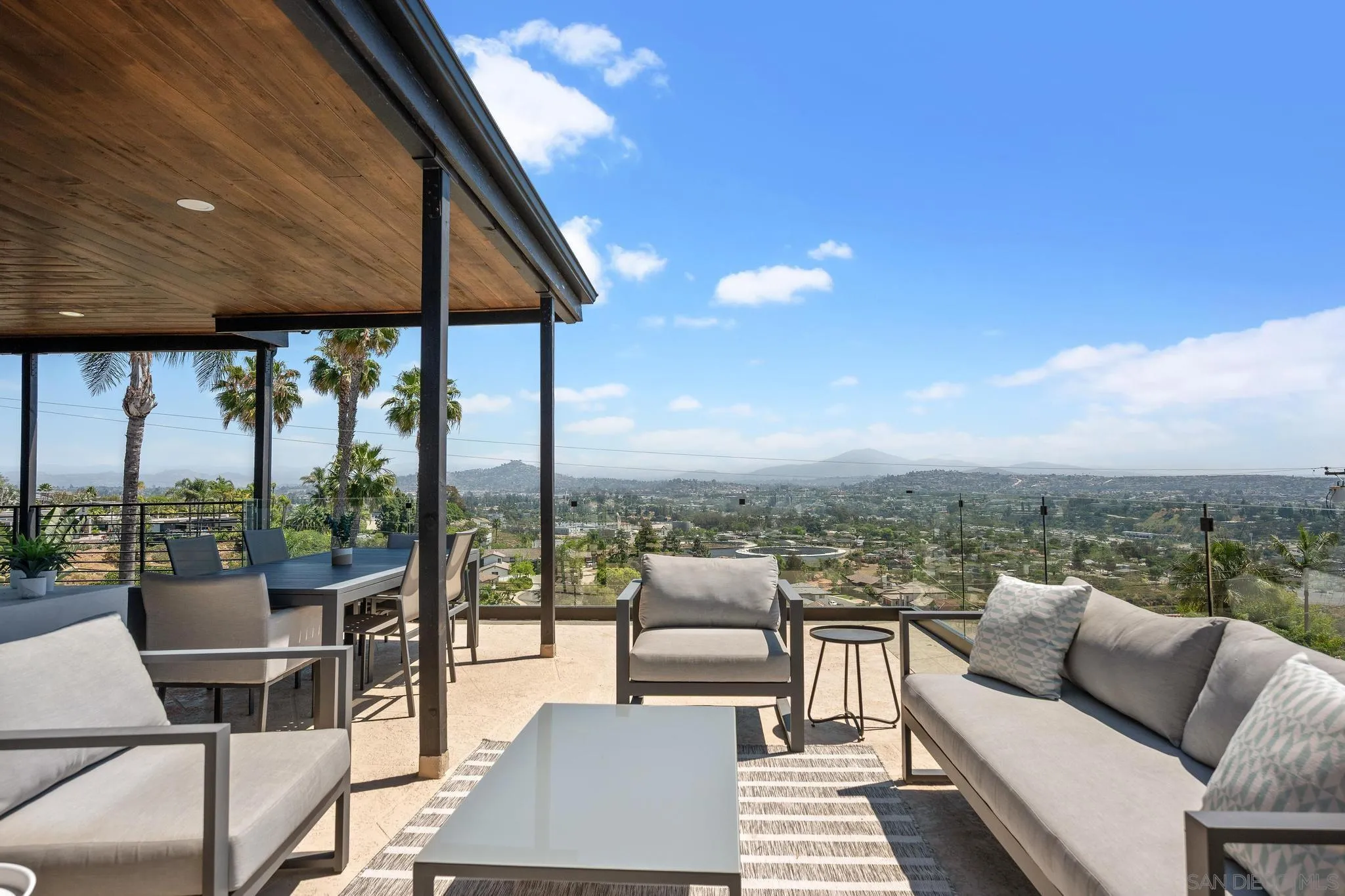 https://cdn.realtyfeed.com/cdn/127/260010980/8c4cbdea45ed70ff86c7bb37a599304f.webp