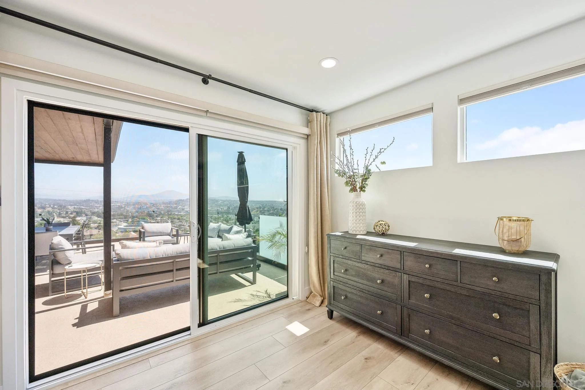 https://cdn.realtyfeed.com/cdn/127/260010980/9edc42e0f28256e1622fba21be7be166.webp