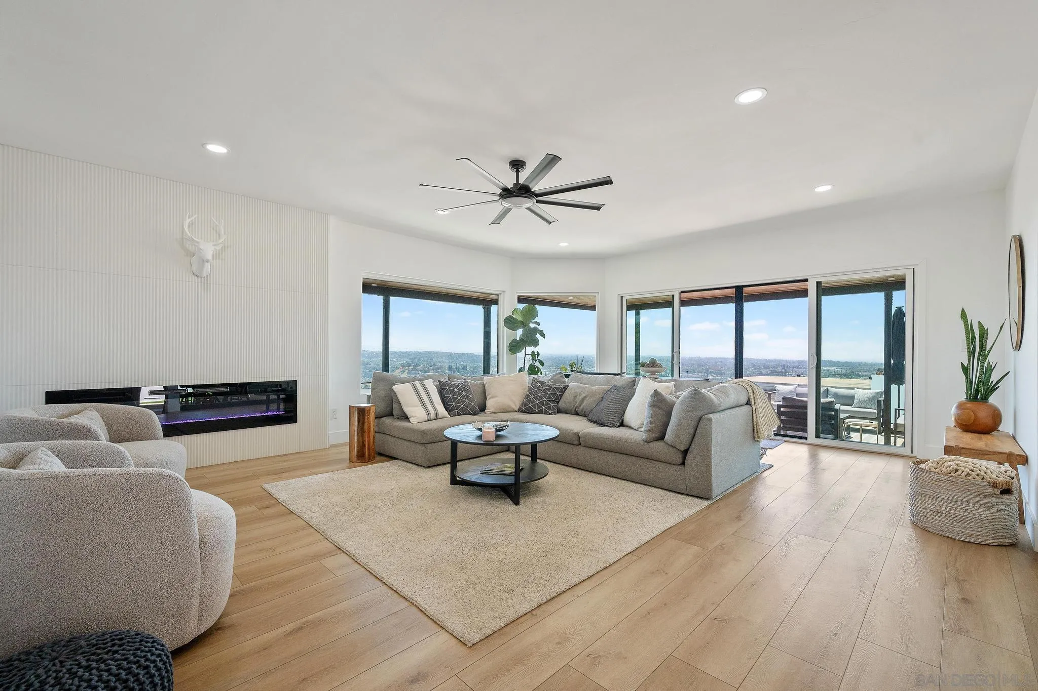 https://cdn.realtyfeed.com/cdn/127/260010980/d9e662a92556b4d5a28b86482ed4cc15.webp