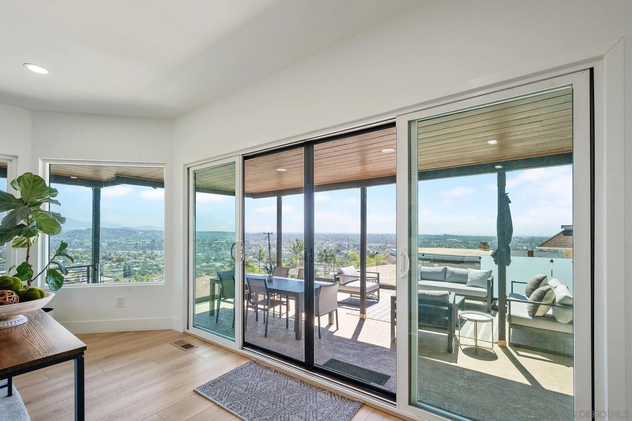 https://cdn.realtyfeed.com/cdn/127/260010980/ec03efc1c50a656b0666183112d0afde.webp