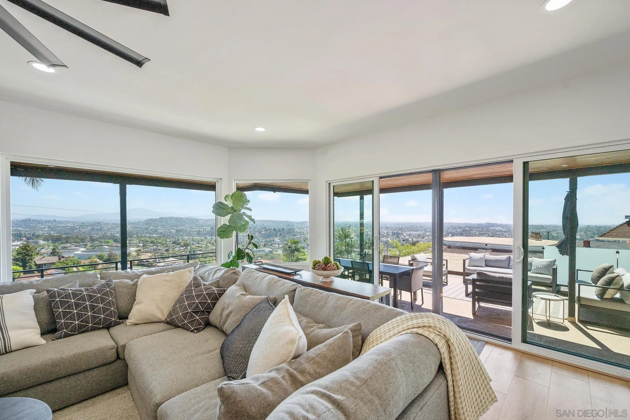 https://cdn.realtyfeed.com/cdn/127/260010980/ec3ac85260513c50fc4db11d061f4767.webp