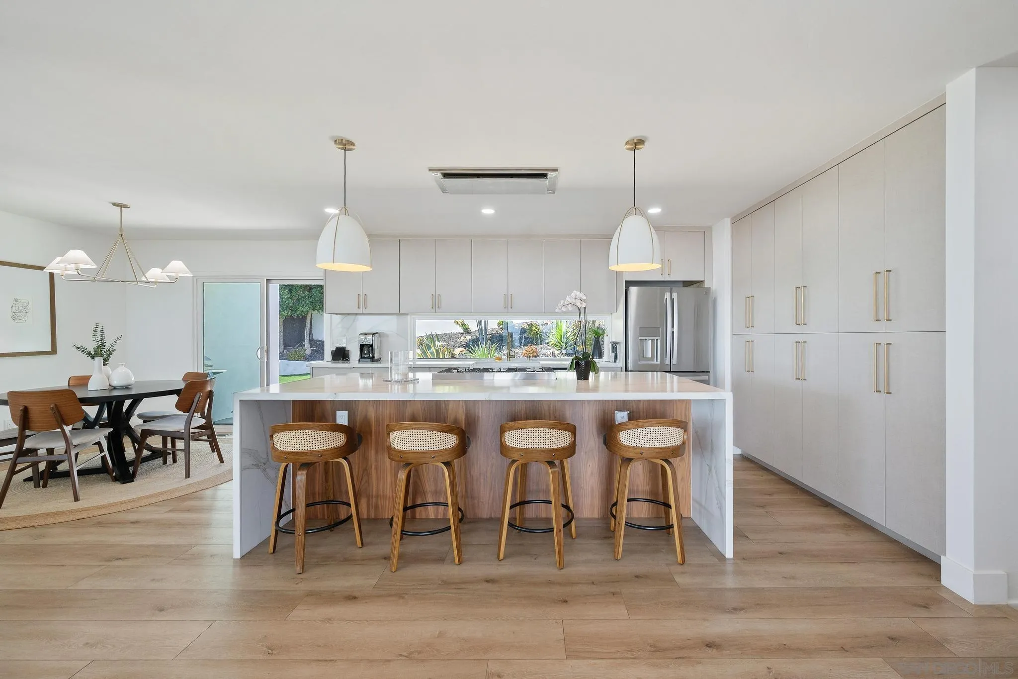 https://cdn.realtyfeed.com/cdn/127/260010980/f8082cd7775c749f657aec2a02f96f44.webp