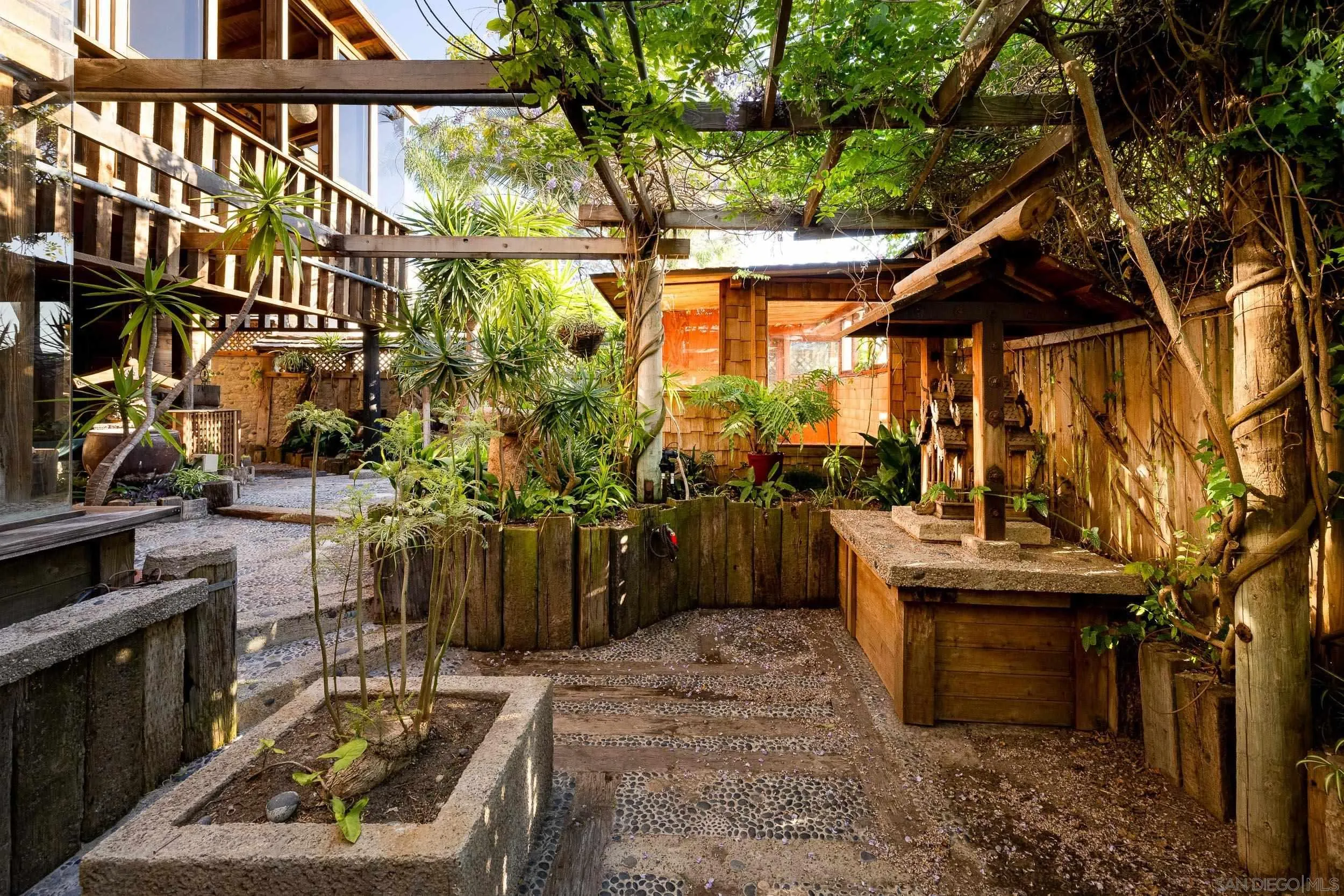 https://cdn.realtyfeed.com/cdn/127/260010982/21a2ffc8753065122519bc3f774ad54d.webp