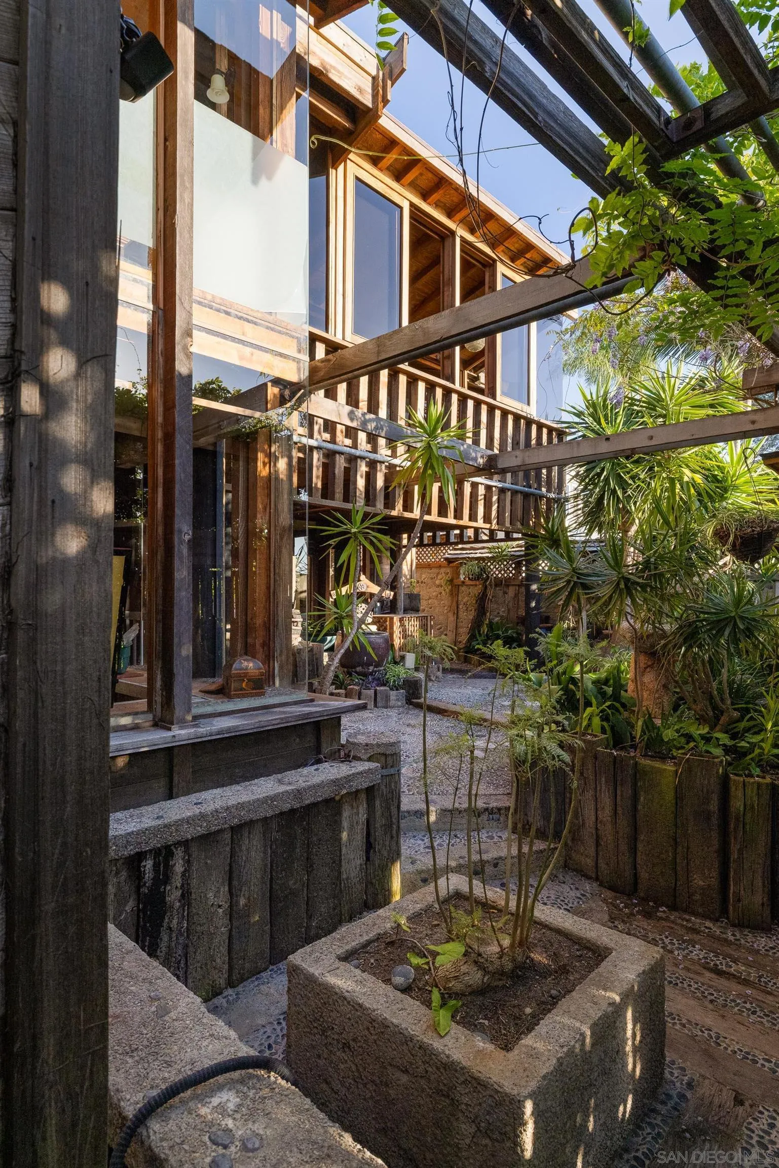 https://cdn.realtyfeed.com/cdn/127/260010982/6b216235dcc32508dc53541e2dbe51b2.webp