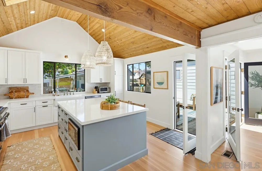 https://cdn.realtyfeed.com/cdn/127/260010984/6d87fb84be039e01e461e5fa50c94f1c.webp