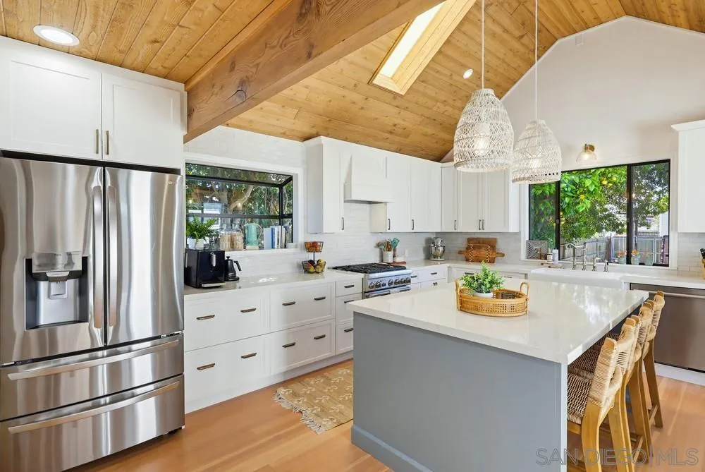https://cdn.realtyfeed.com/cdn/127/260010984/7cf6679fe189e3532a281a67575b1333.webp