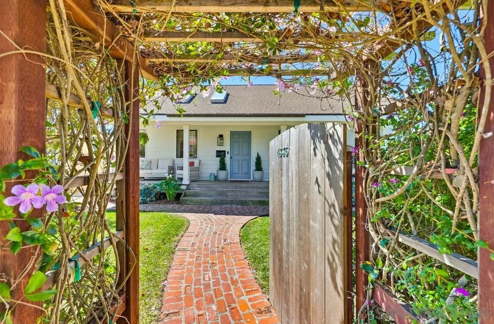 https://cdn.realtyfeed.com/cdn/127/260010984/8d5b8cdbb991a0539309892853d017fc.webp