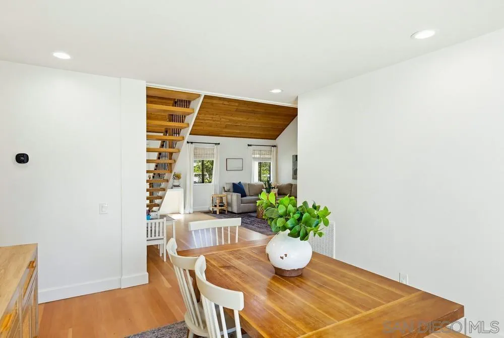 https://cdn.realtyfeed.com/cdn/127/260010984/b8eacfa97590920de96d9f65c668d8cc.webp