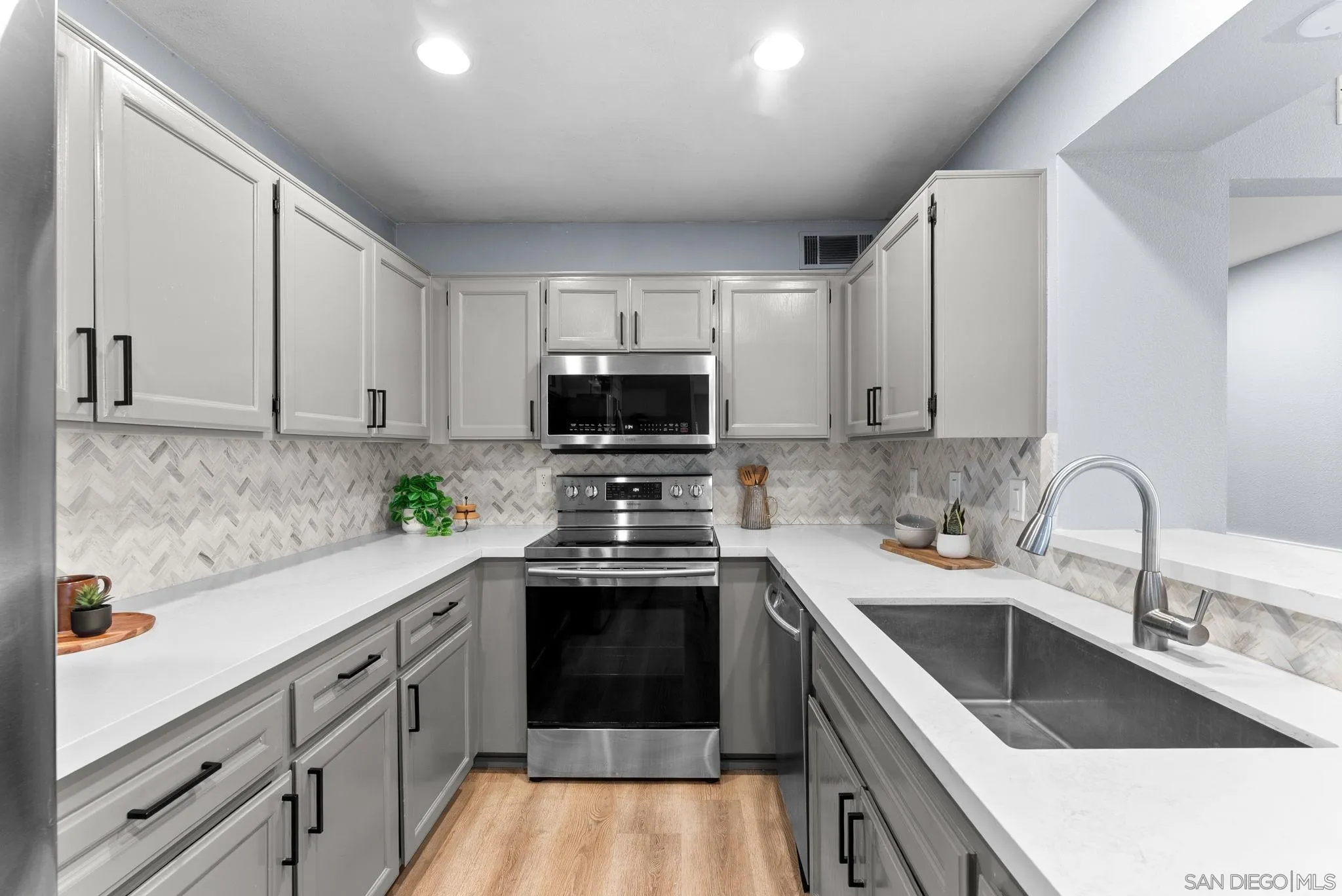 Photo #11: 260010985 Listing: Photo #11