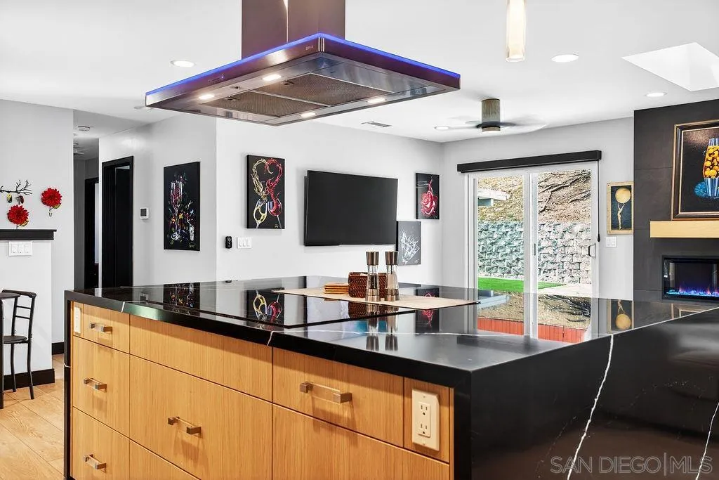 https://cdn.realtyfeed.com/cdn/127/260010986/ad840521e10bb525aeec5ef240539025.webp