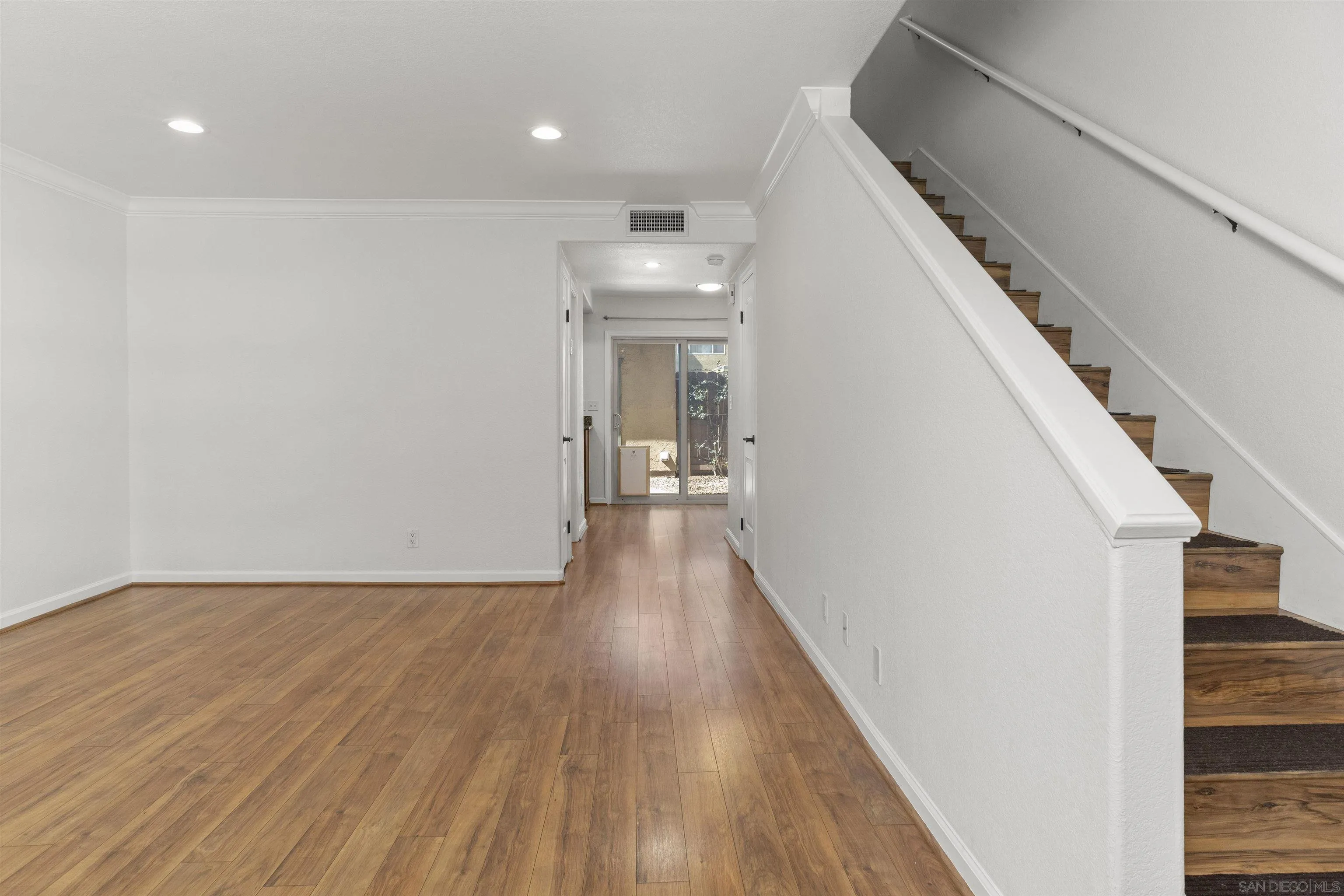 Photo #14: 260010990 Listing: Photo #14