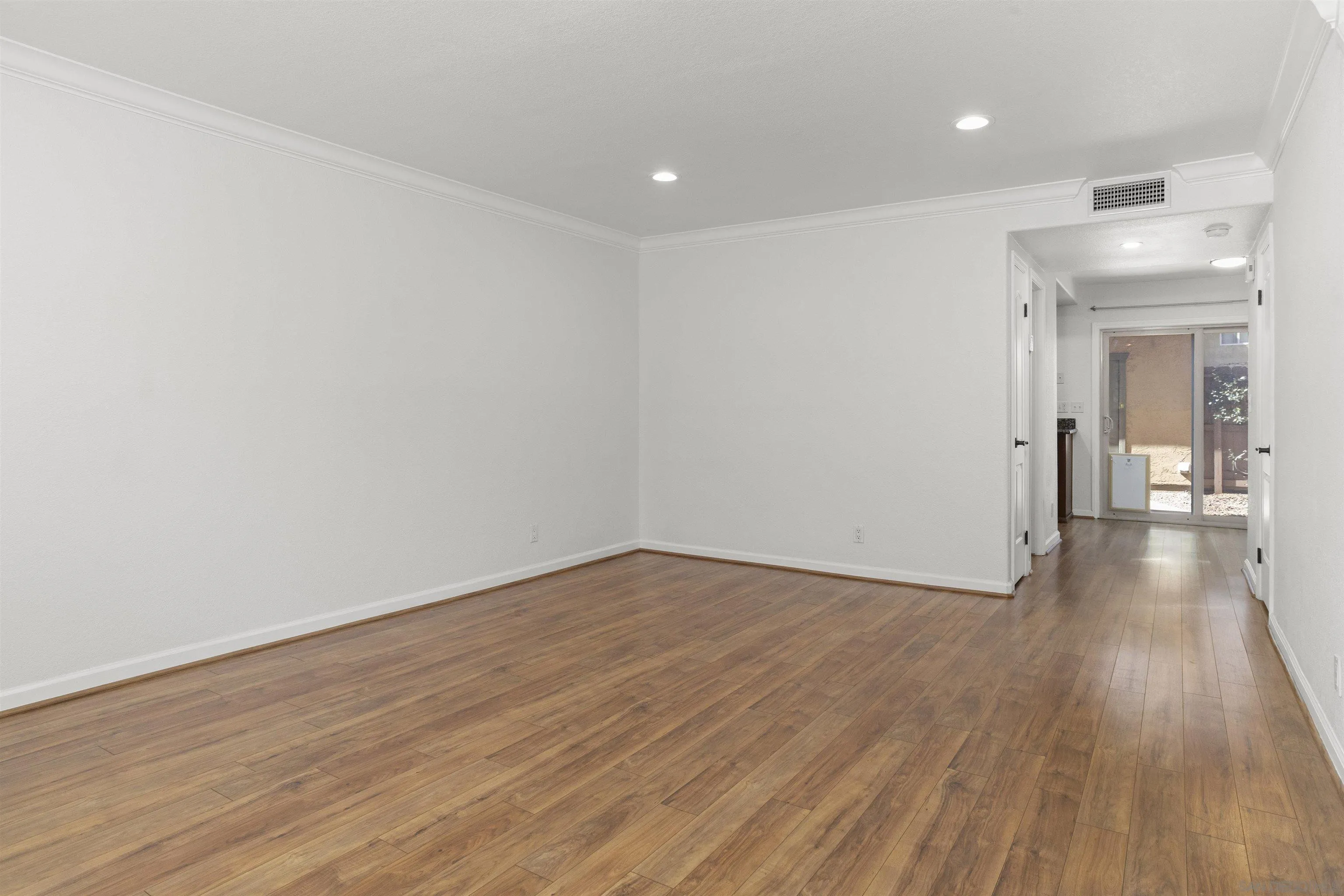Photo #7: 260010990 Listing: Photo #7