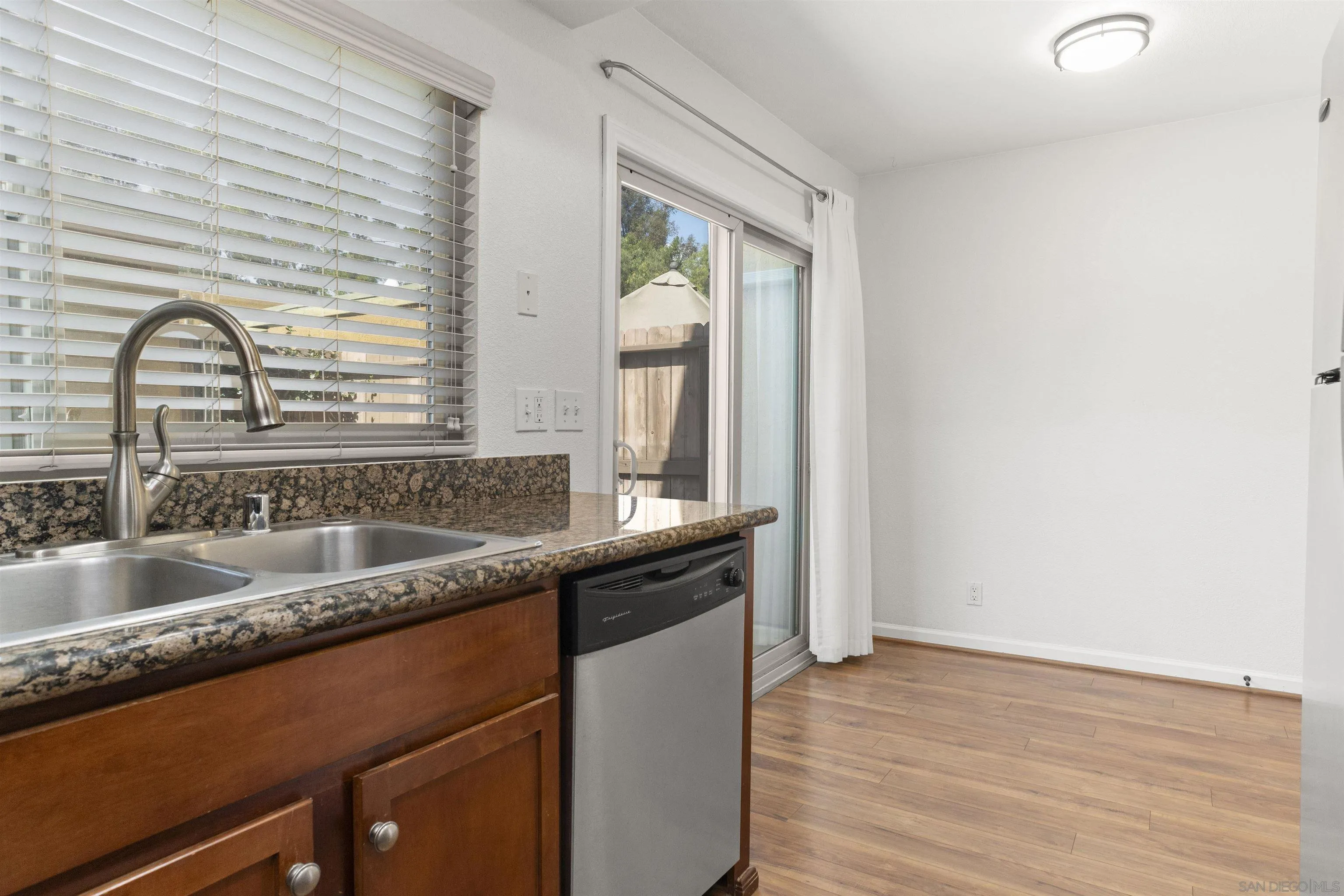 Photo #11: 260010990 Listing: Photo #11