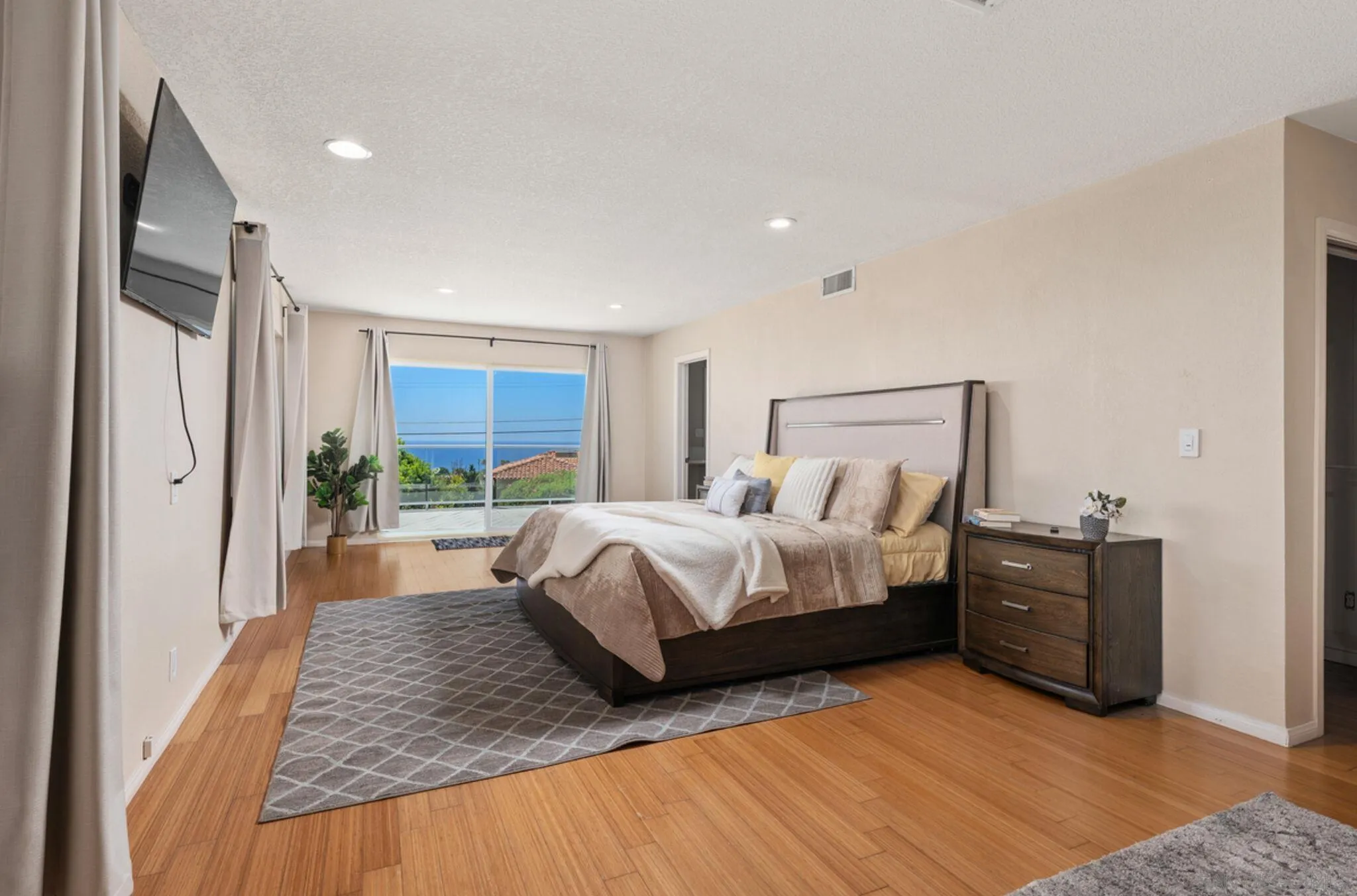 https://cdn.realtyfeed.com/cdn/127/260010993/8274078ee8717793f7cabd90b3e2553c.webp