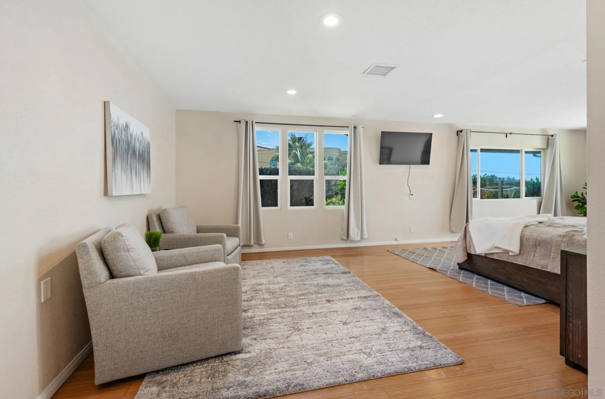 https://cdn.realtyfeed.com/cdn/127/260010993/b959e3c13de0fcec4bfd9bbdcb12b1df.webp