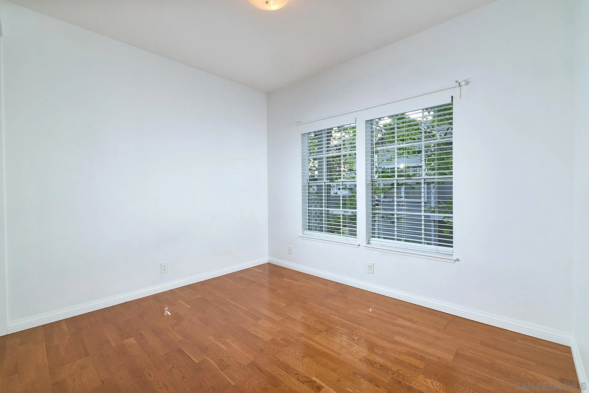 Photo #16: 260010994 Listing: Photo #16
