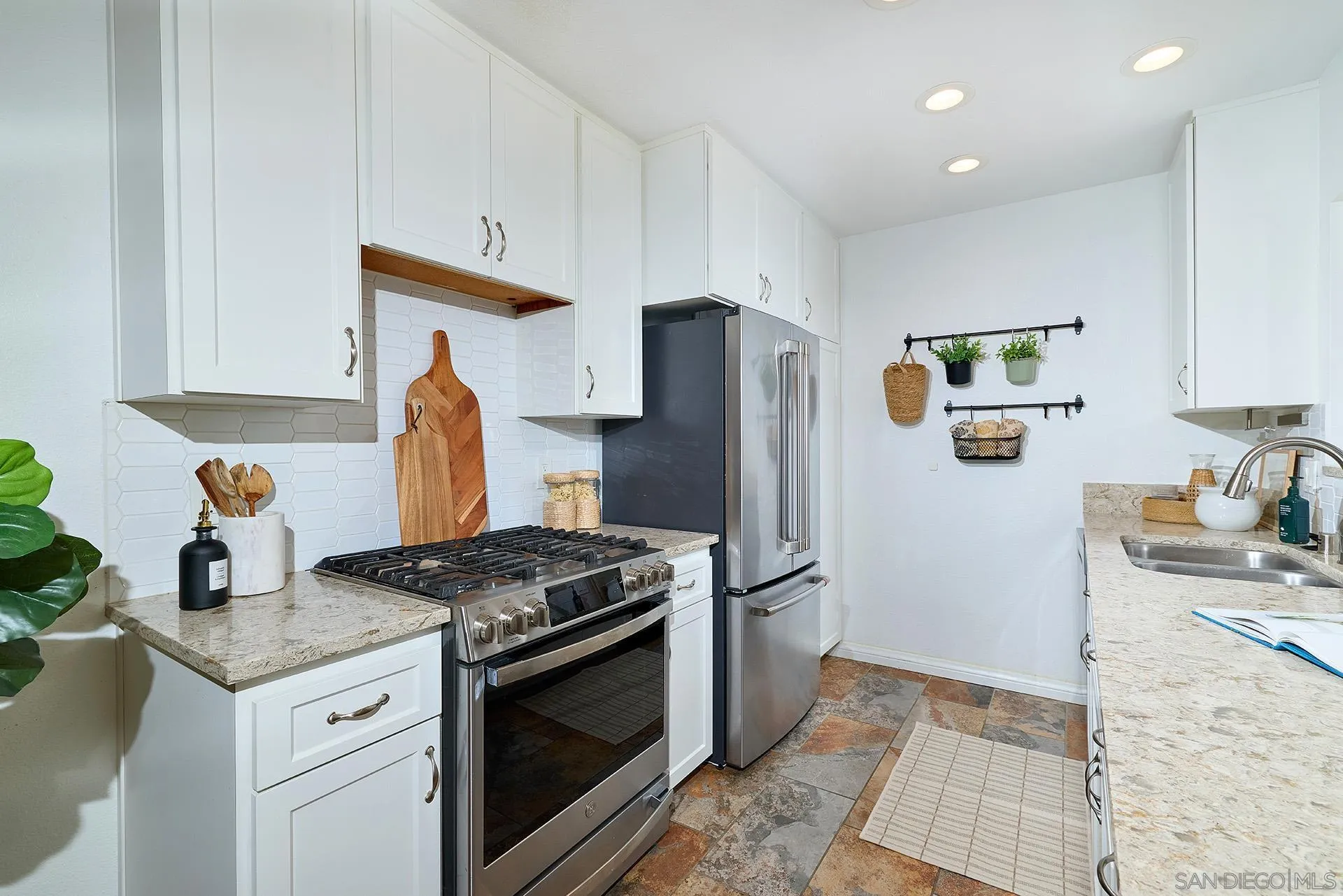 https://cdn.realtyfeed.com/cdn/127/260010994/62776bbd8c8b1279d0f5e852a88837dd.webp