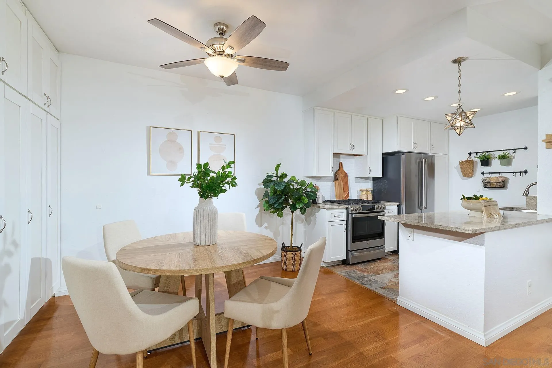 https://cdn.realtyfeed.com/cdn/127/260010994/7c2dc021c7395948584eb7932f730fd1.webp