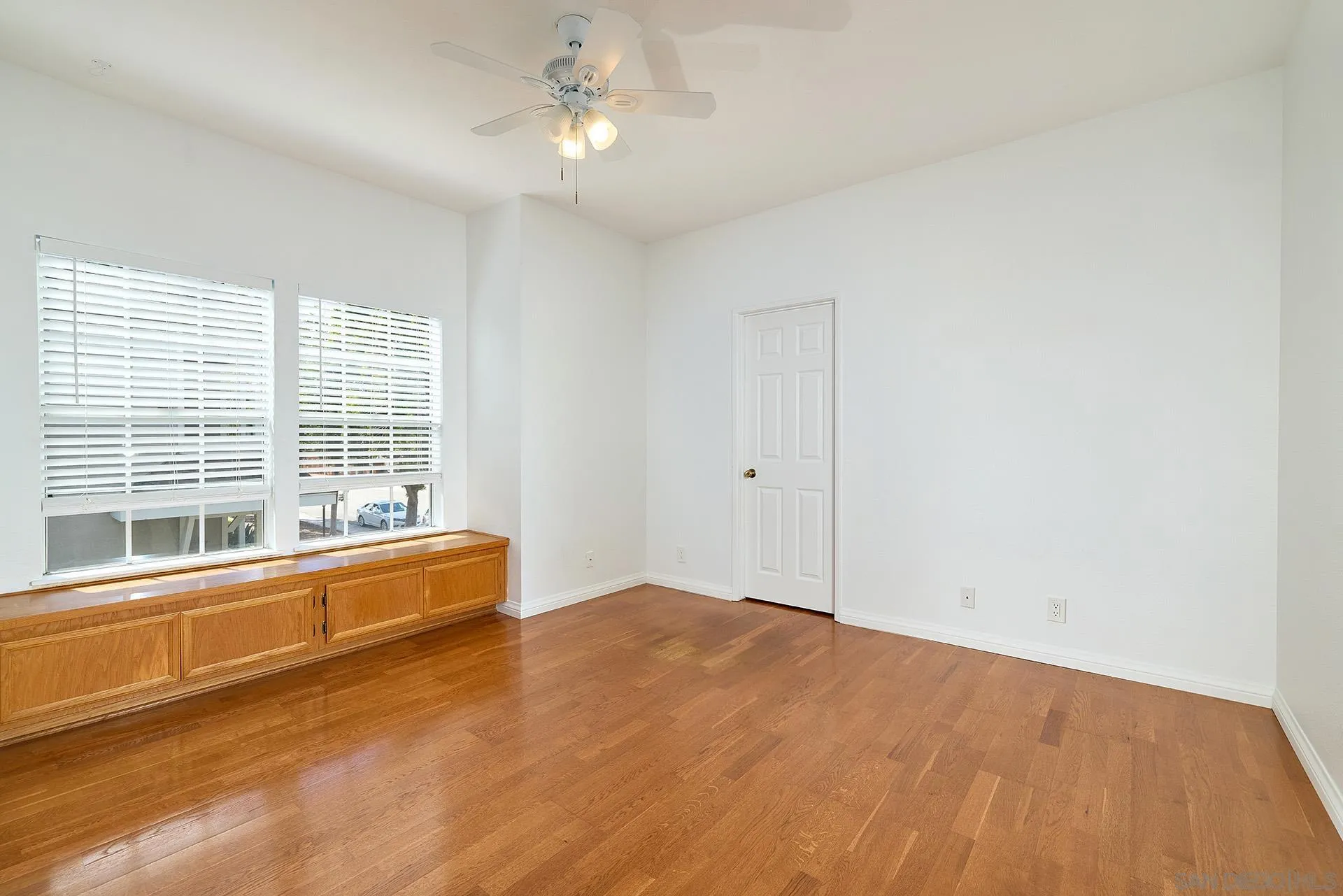 https://cdn.realtyfeed.com/cdn/127/260010994/863774647db3b077b9b73c858544007a.webp