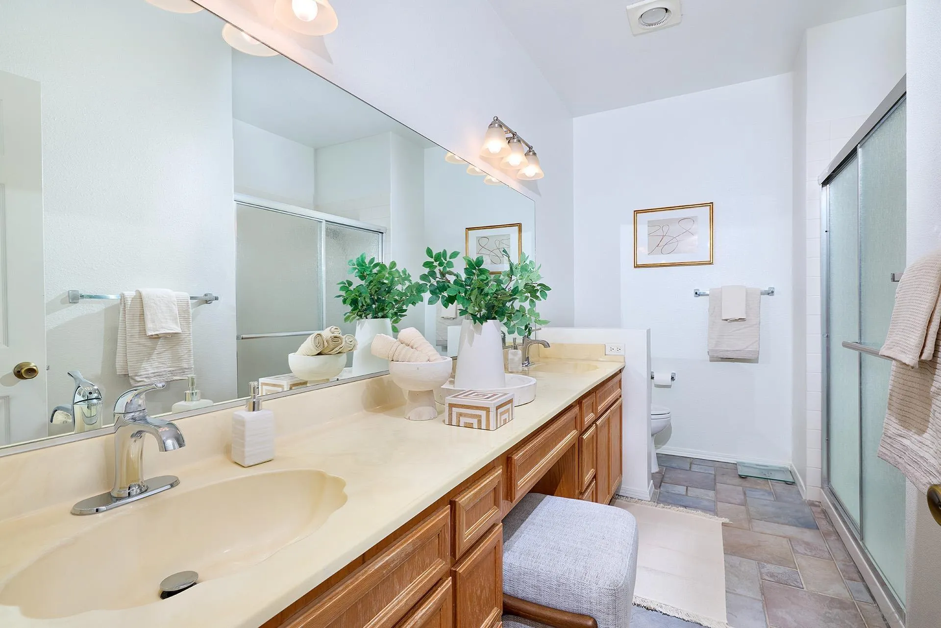 Photo #15: 260010994 Listing: Photo #15