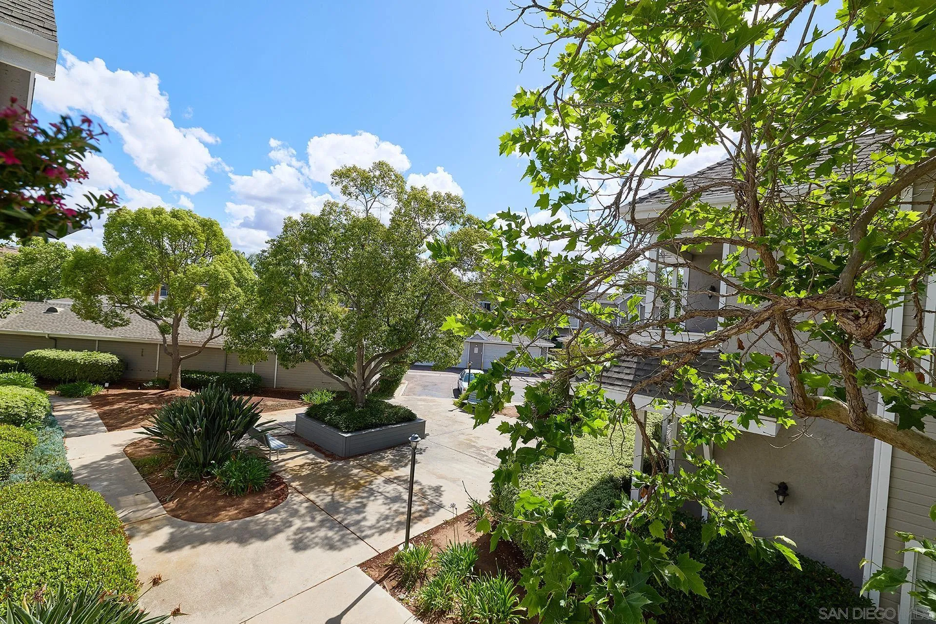 https://cdn.realtyfeed.com/cdn/127/260010994/b9d7b6490ba667e7cdd443896ce32e9d.webp