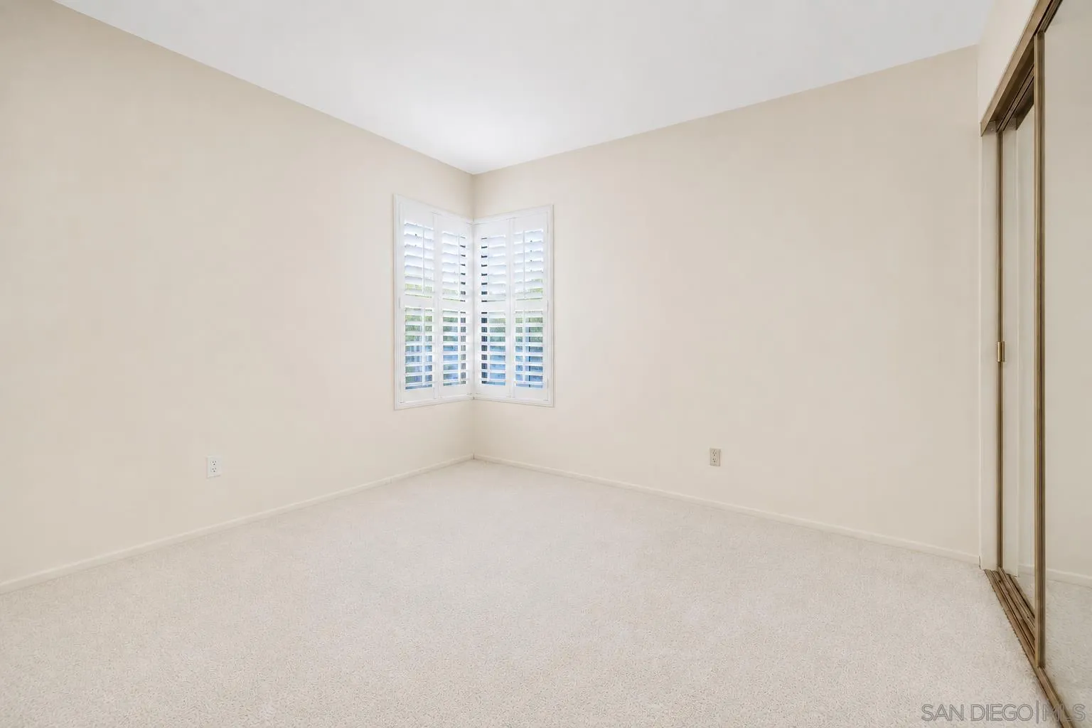 https://cdn.realtyfeed.com/cdn/127/260010996/7a2cf74afa30c4a615dfb498d79485f3.webp