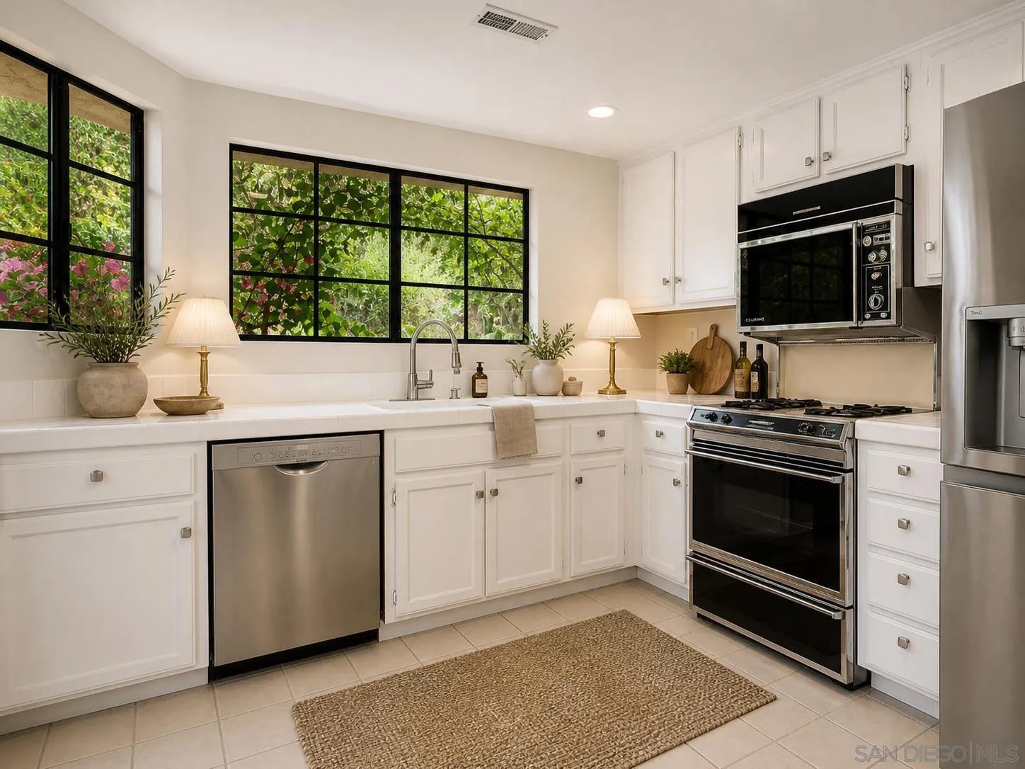 https://cdn.realtyfeed.com/cdn/127/260010996/9e273205b0d7d6d9c19084bb4dcb8e32.webp