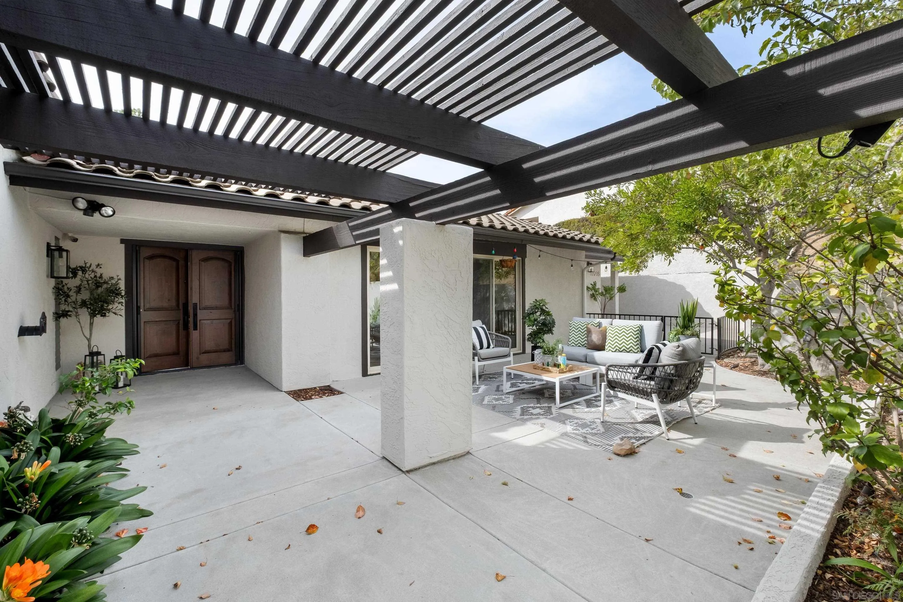 https://cdn.realtyfeed.com/cdn/127/260010998/1482b2c6abdc7da1aac9bd85458850f6.webp