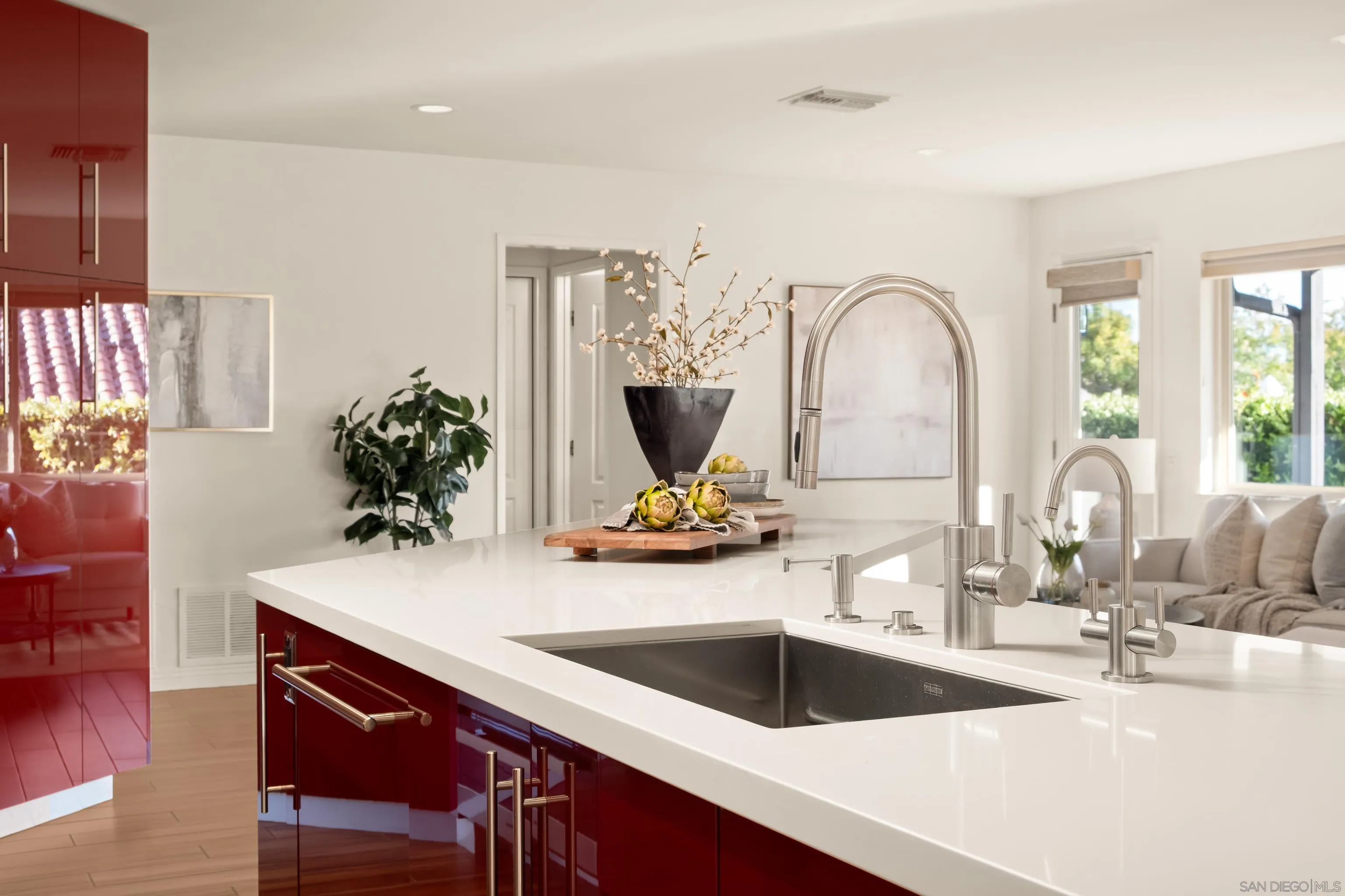 https://cdn.realtyfeed.com/cdn/127/260010998/154d9adfe35ef51bb2157454847f5ecf.webp