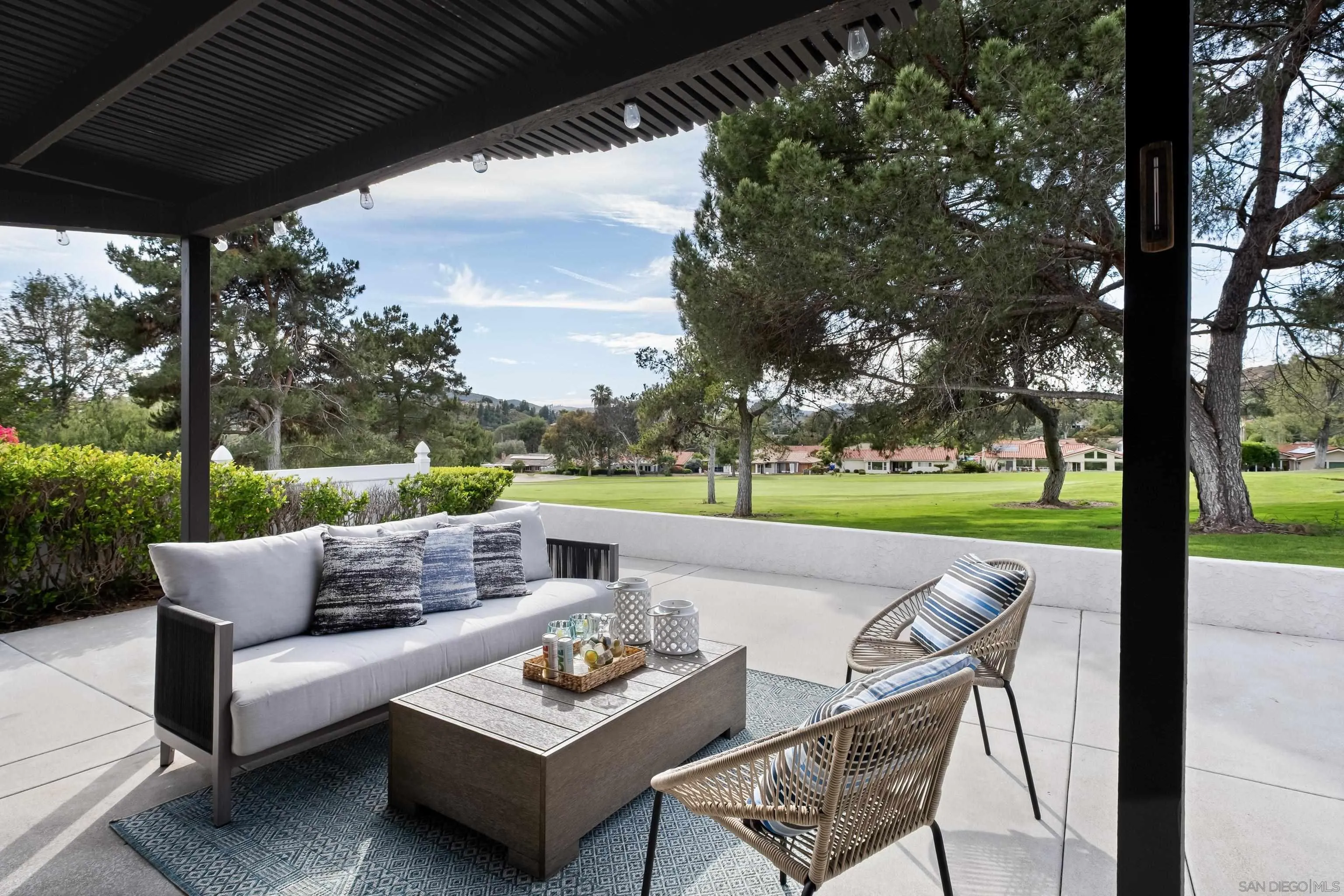 https://cdn.realtyfeed.com/cdn/127/260010998/517608d8e7bf4740d00e9713f52f0c6a.webp