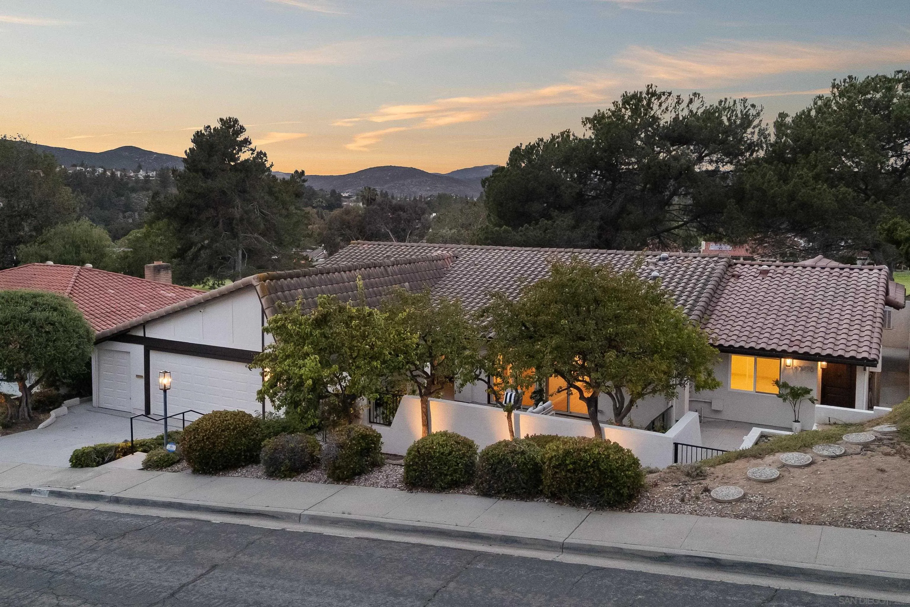 https://cdn.realtyfeed.com/cdn/127/260010998/839c58dc138ed4f4e65414b778bb7ba2.webp