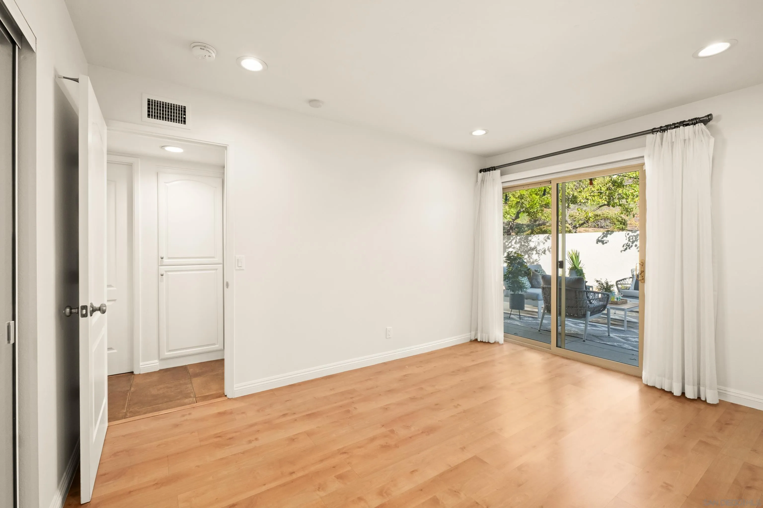 https://cdn.realtyfeed.com/cdn/127/260010998/9bb95e106b01ca52df1dff24ef59bafc.webp
