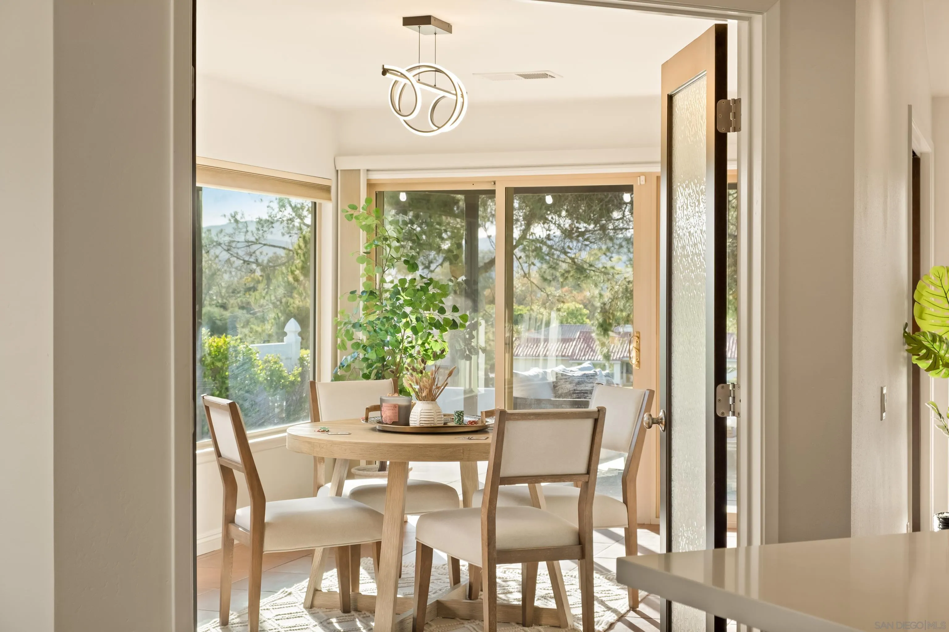 https://cdn.realtyfeed.com/cdn/127/260010998/c04b42d4350d713a666b85db41d599ef.webp