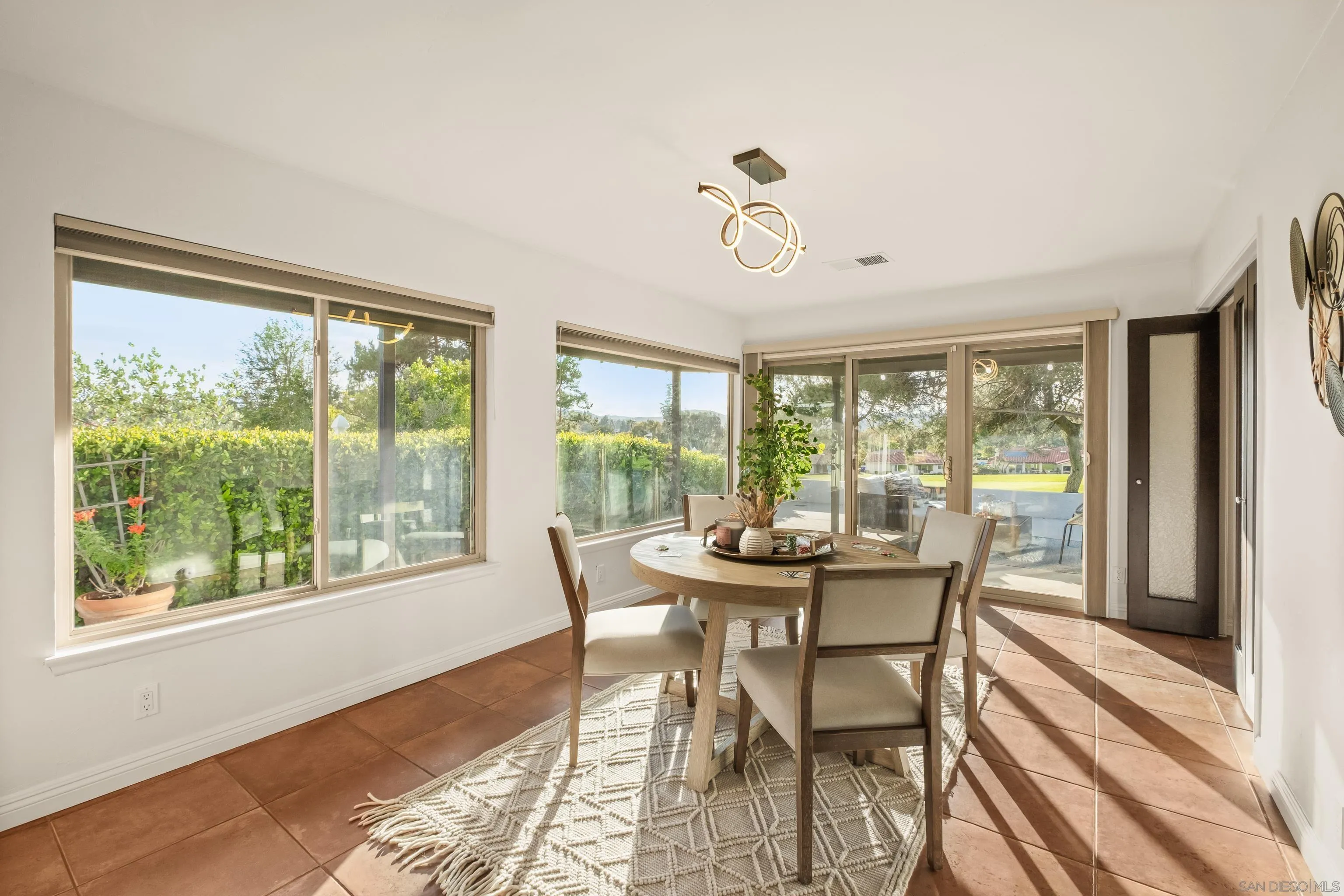 https://cdn.realtyfeed.com/cdn/127/260010998/f748827d7187b0fc8758aa8a73f6c285.webp