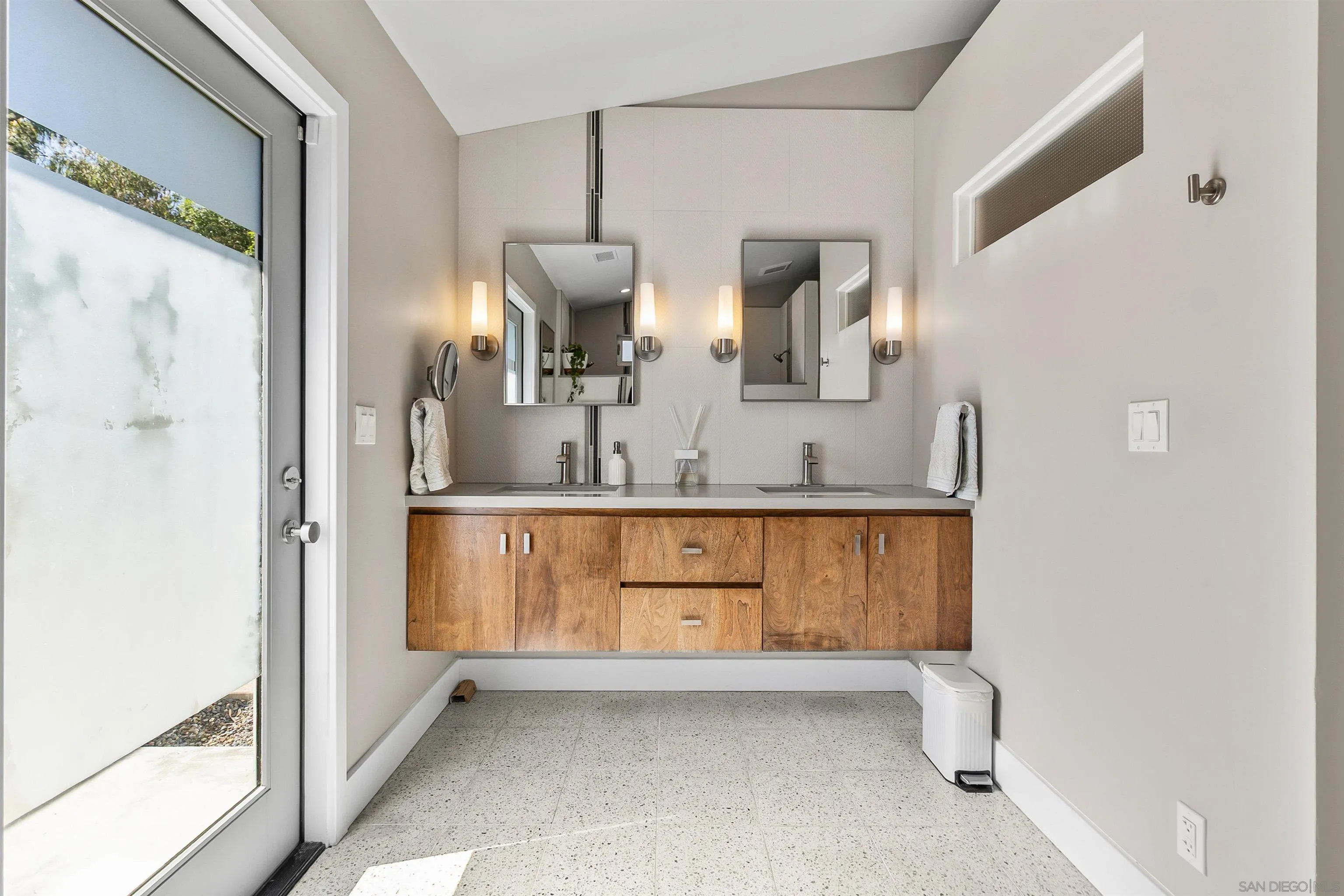 https://cdn.realtyfeed.com/cdn/127/260010999/044f853a43912bb3623e02e58da9f91a.webp