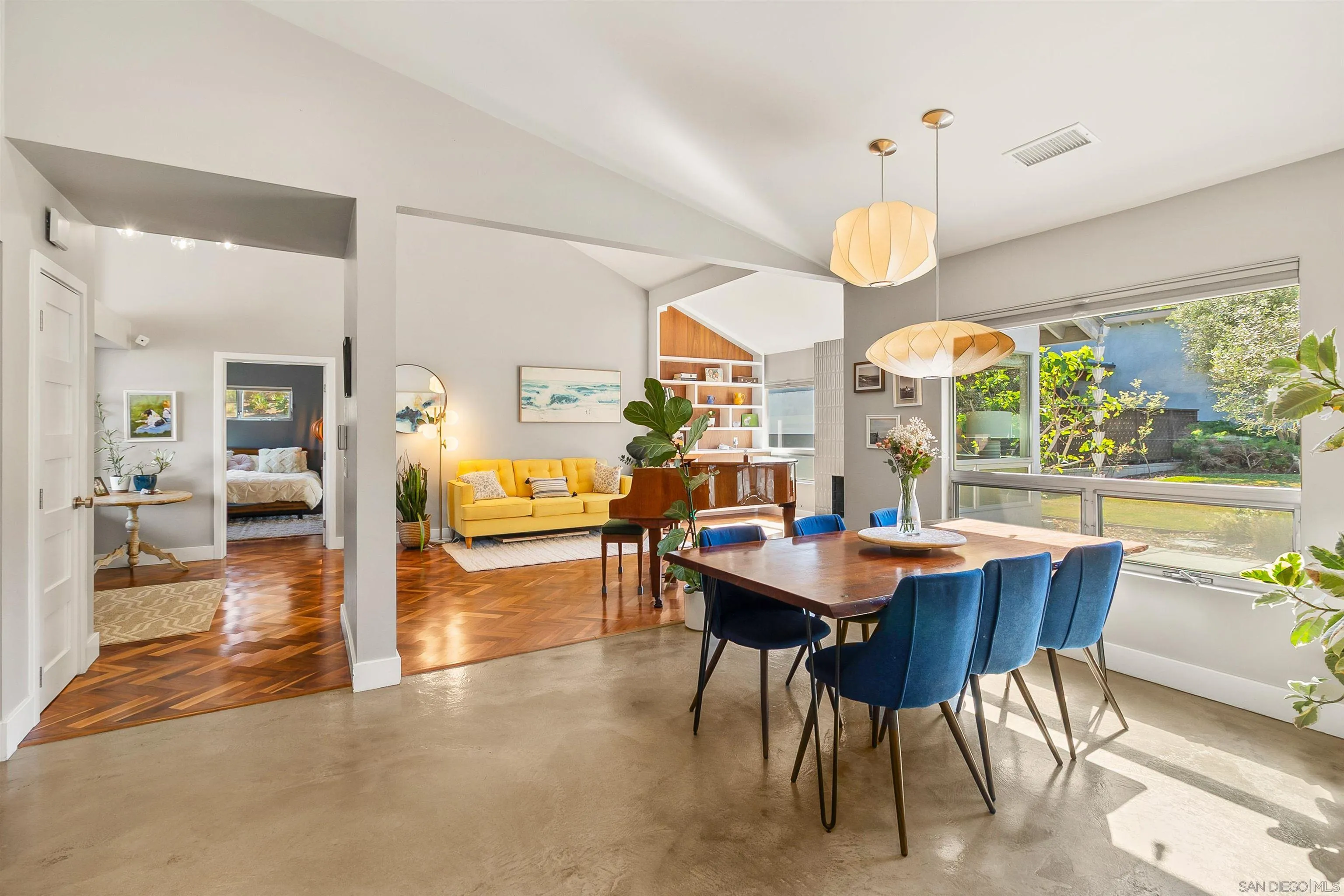 https://cdn.realtyfeed.com/cdn/127/260010999/048fb7b6cd6e58f0c066cef96fd6cbc6.webp