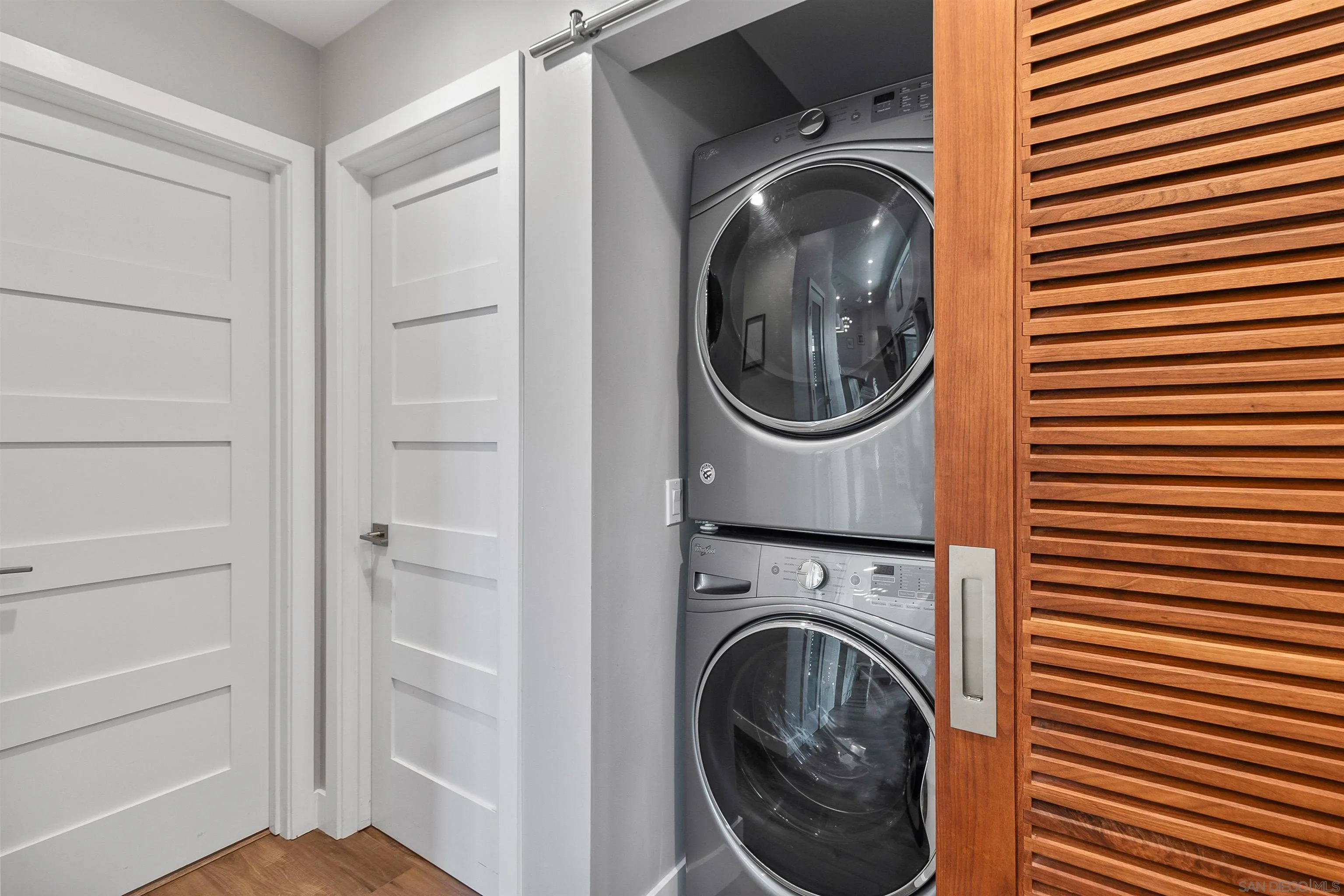 https://cdn.realtyfeed.com/cdn/127/260010999/13103660bb2f4bc9daed0a2ad136a4d5.webp