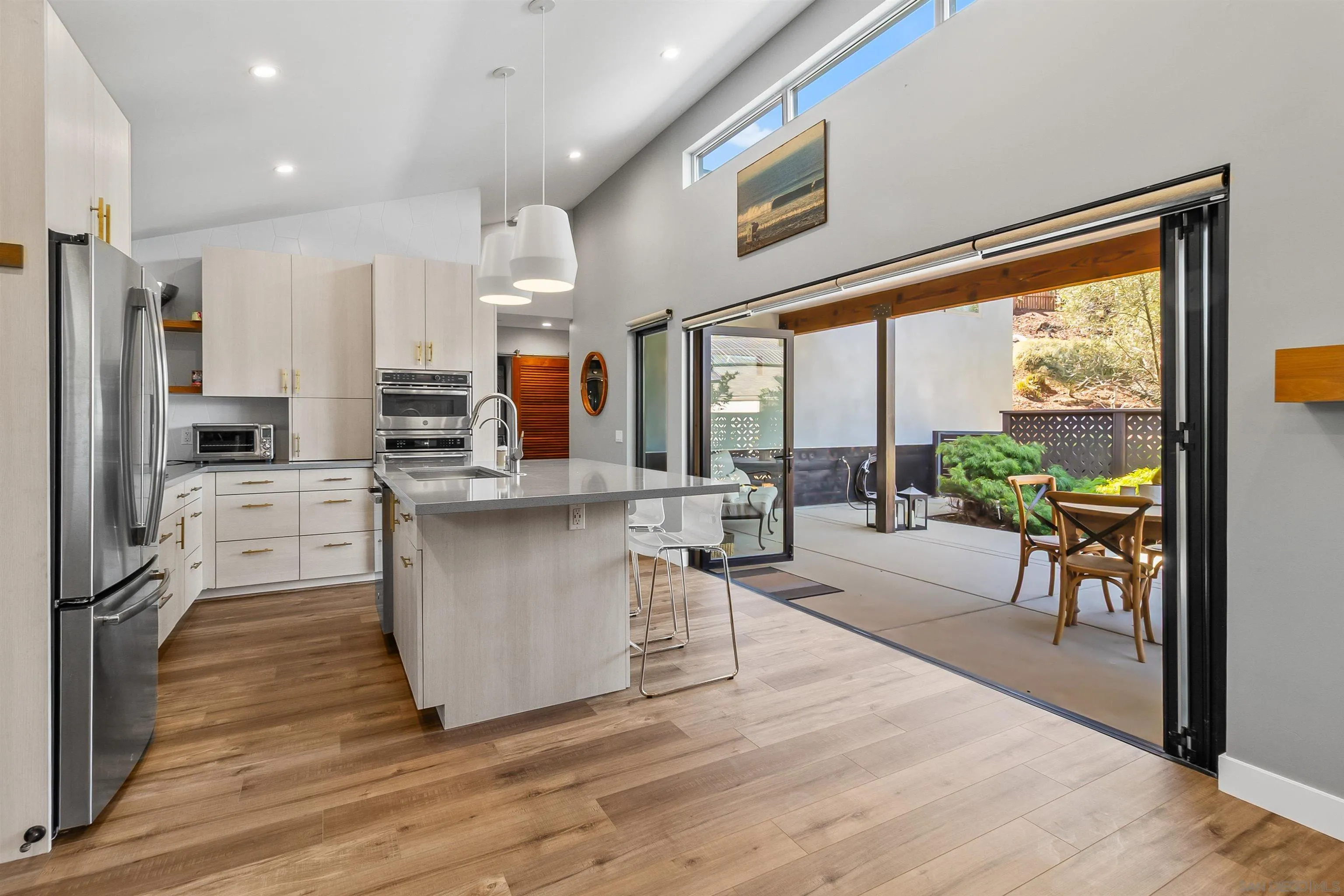 https://cdn.realtyfeed.com/cdn/127/260010999/2b12773a77961ecd14bf20aab42d1b2d.webp