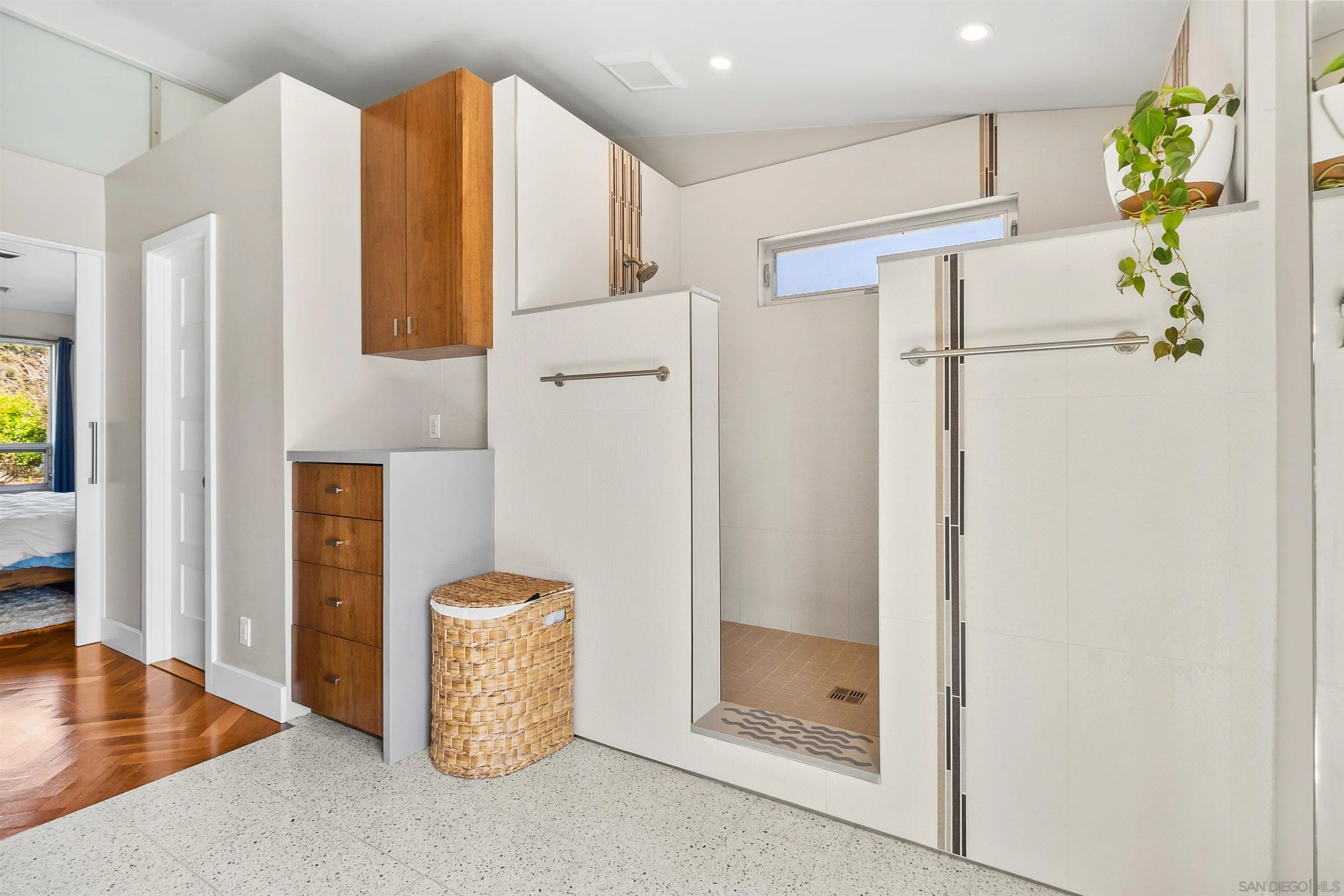 https://cdn.realtyfeed.com/cdn/127/260010999/4e7c941979888f479a31b5013efb727b.webp