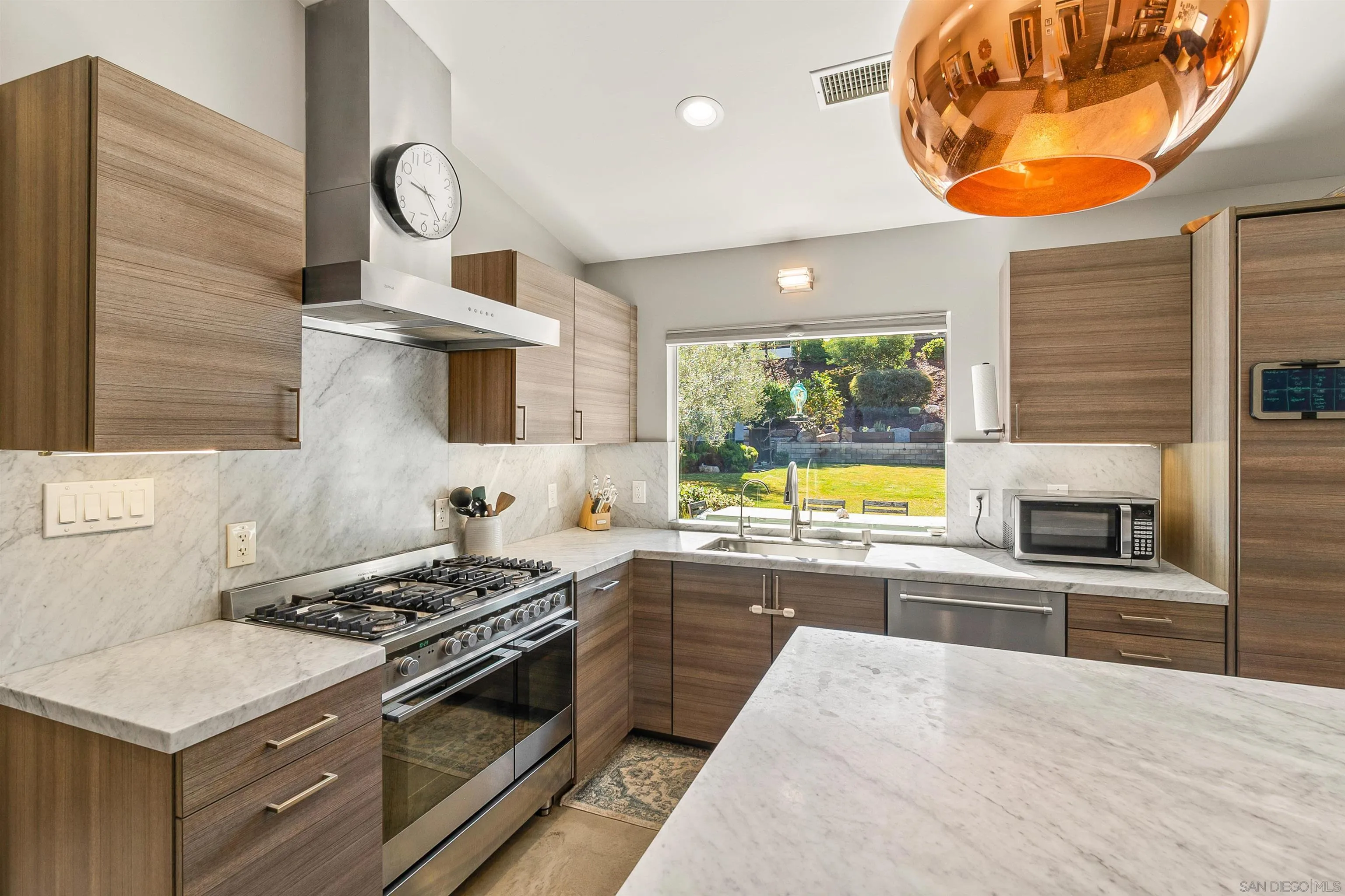 https://cdn.realtyfeed.com/cdn/127/260010999/777968cea1bfd9f14779aa96e100b220.webp