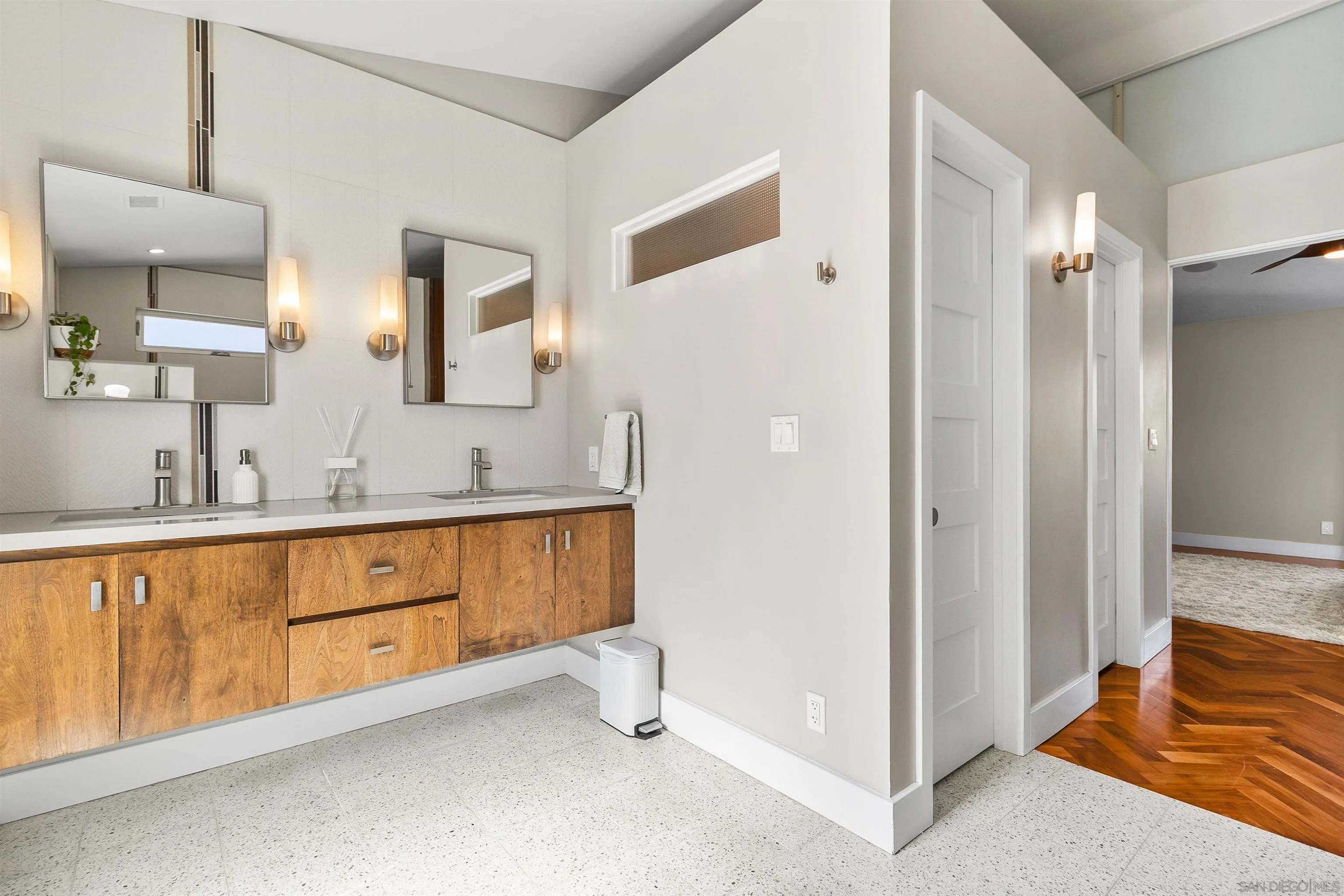 https://cdn.realtyfeed.com/cdn/127/260010999/7f6843f450fc6c1cb468d4320a51c1d2.webp