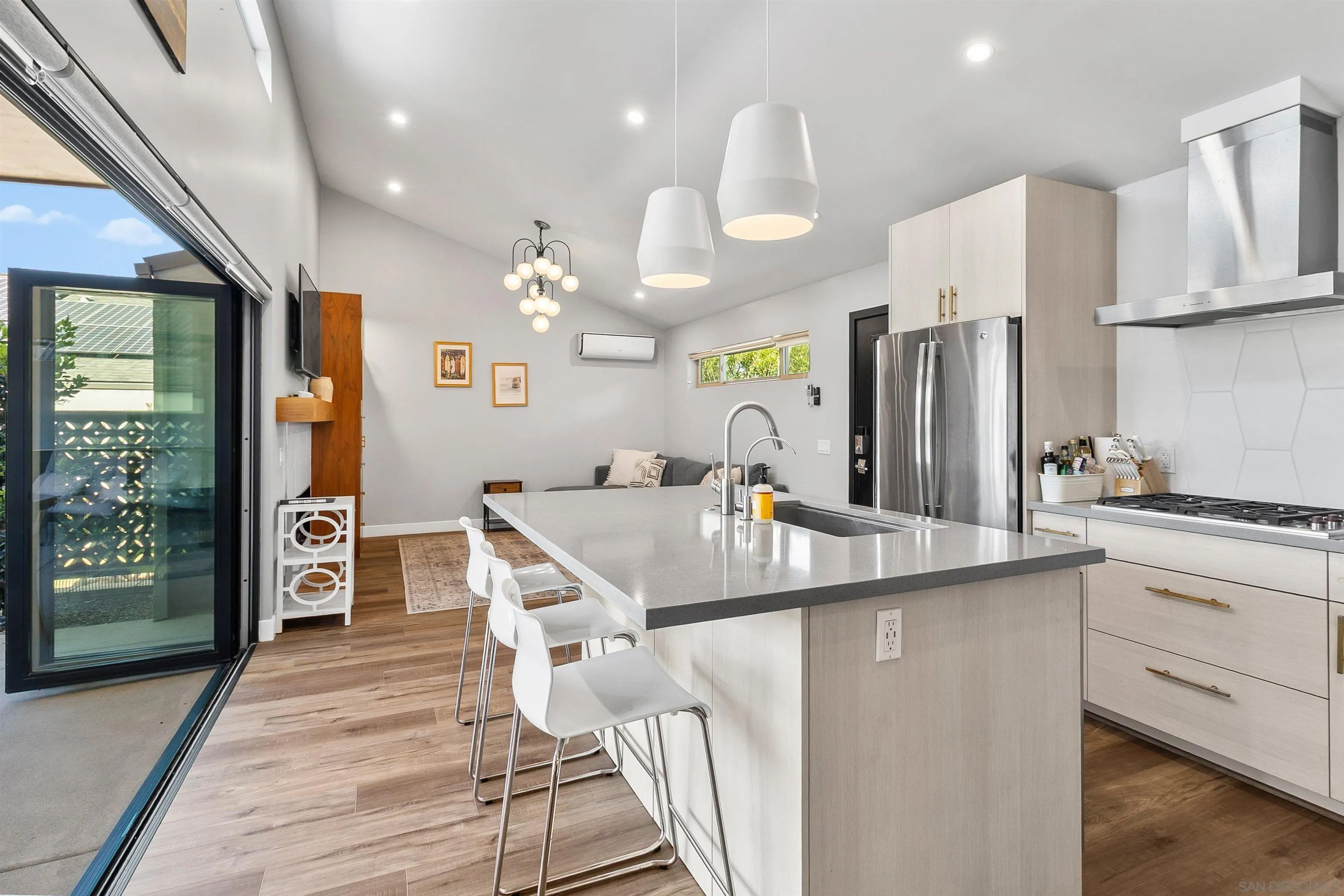 https://cdn.realtyfeed.com/cdn/127/260010999/ad4414aadcc234117b32082ec9220d2c.webp