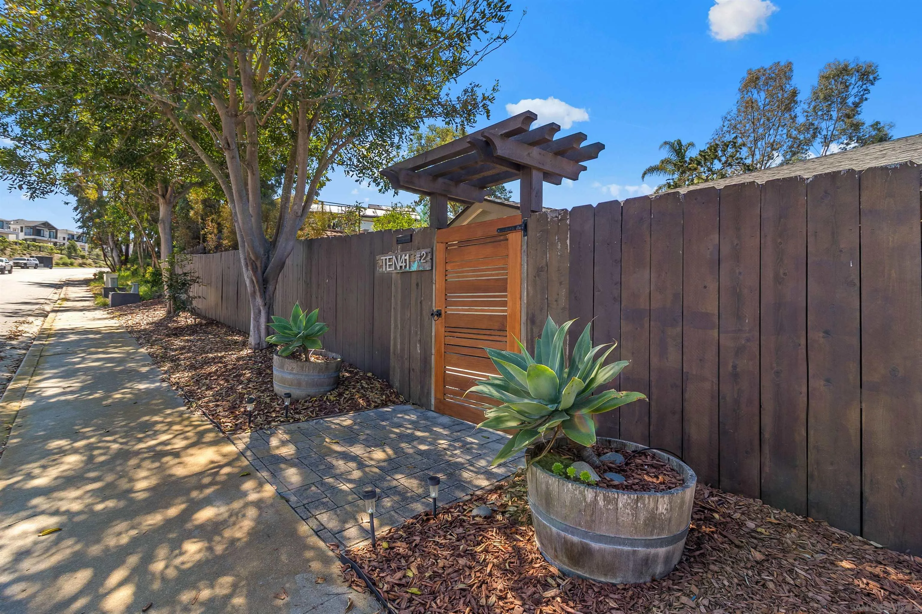https://cdn.realtyfeed.com/cdn/127/260010999/c09002c3234277f2ba38e6090fd555b5.webp